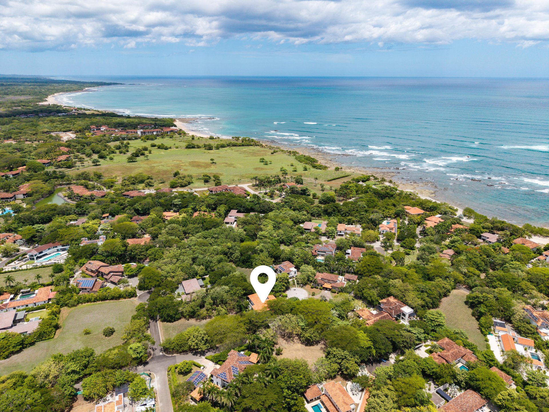 Casa La Ola Perfecta | Luxury 5-Bedroom Home with Pool Near the Beach in Hacienda Pinilla