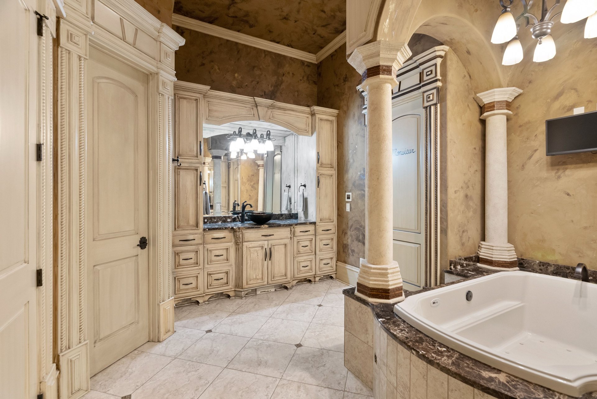106 Orle Dr