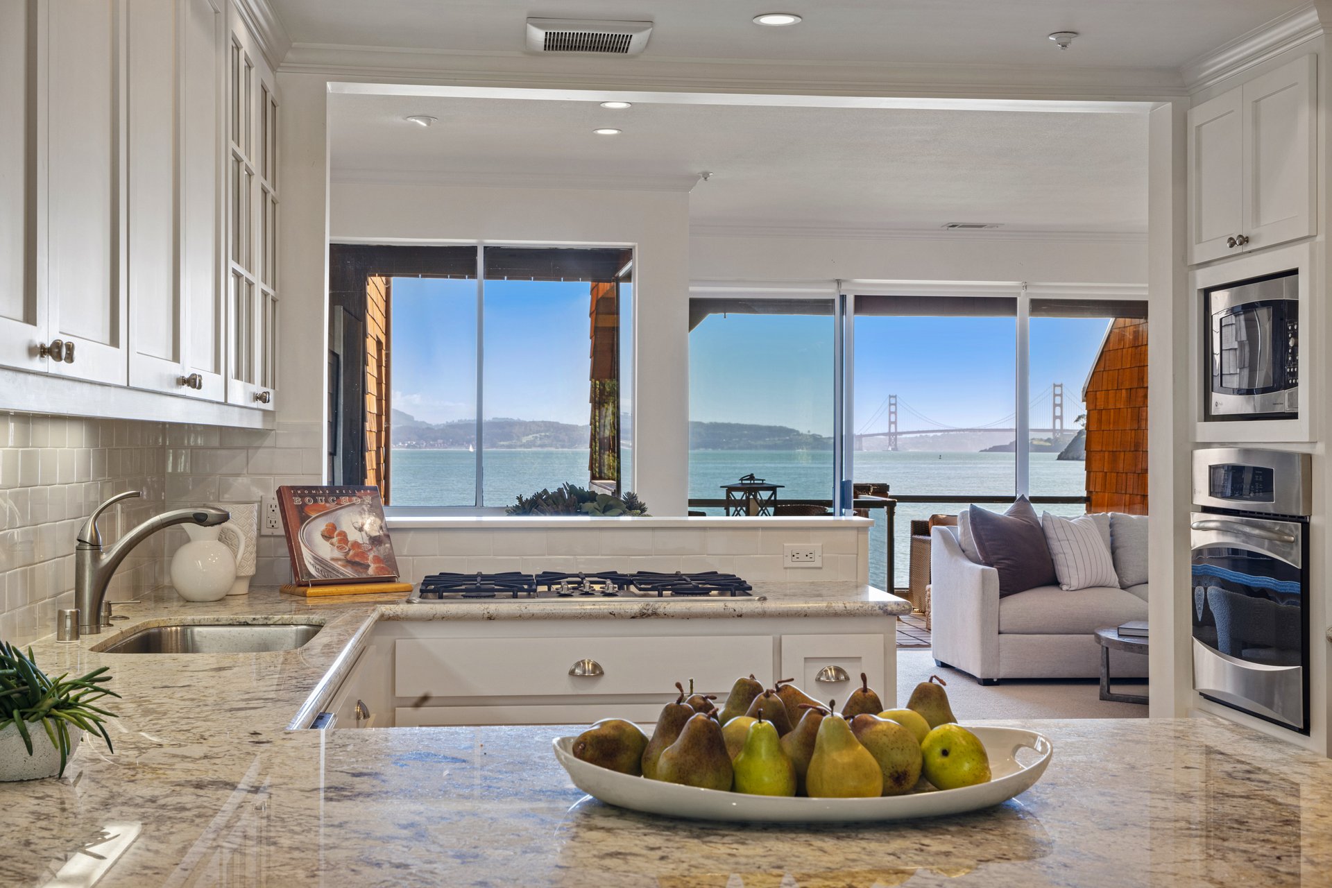 Luxury Condo with Sweeping Bay Views