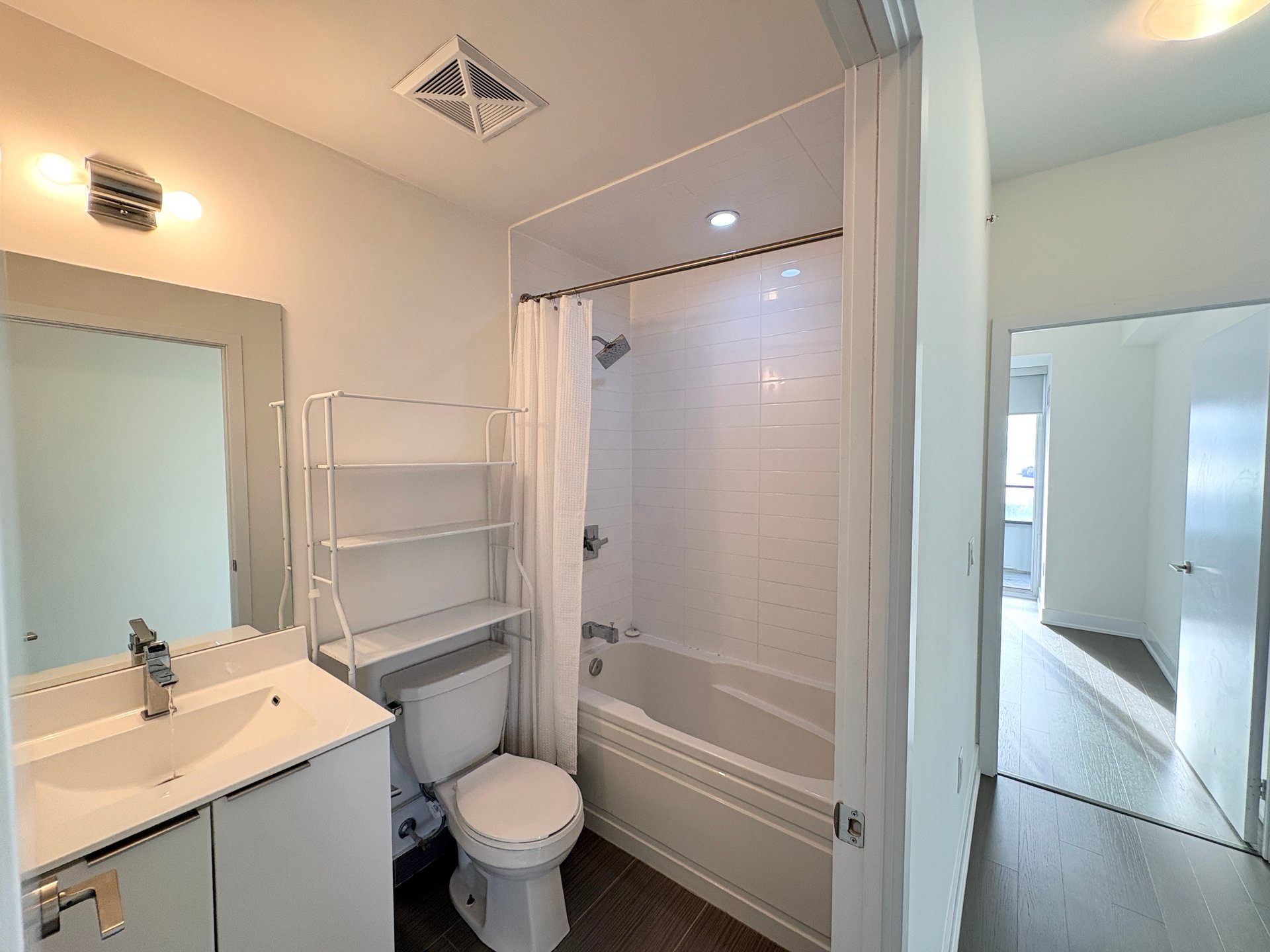 20 Shore Breeze Drive 1502