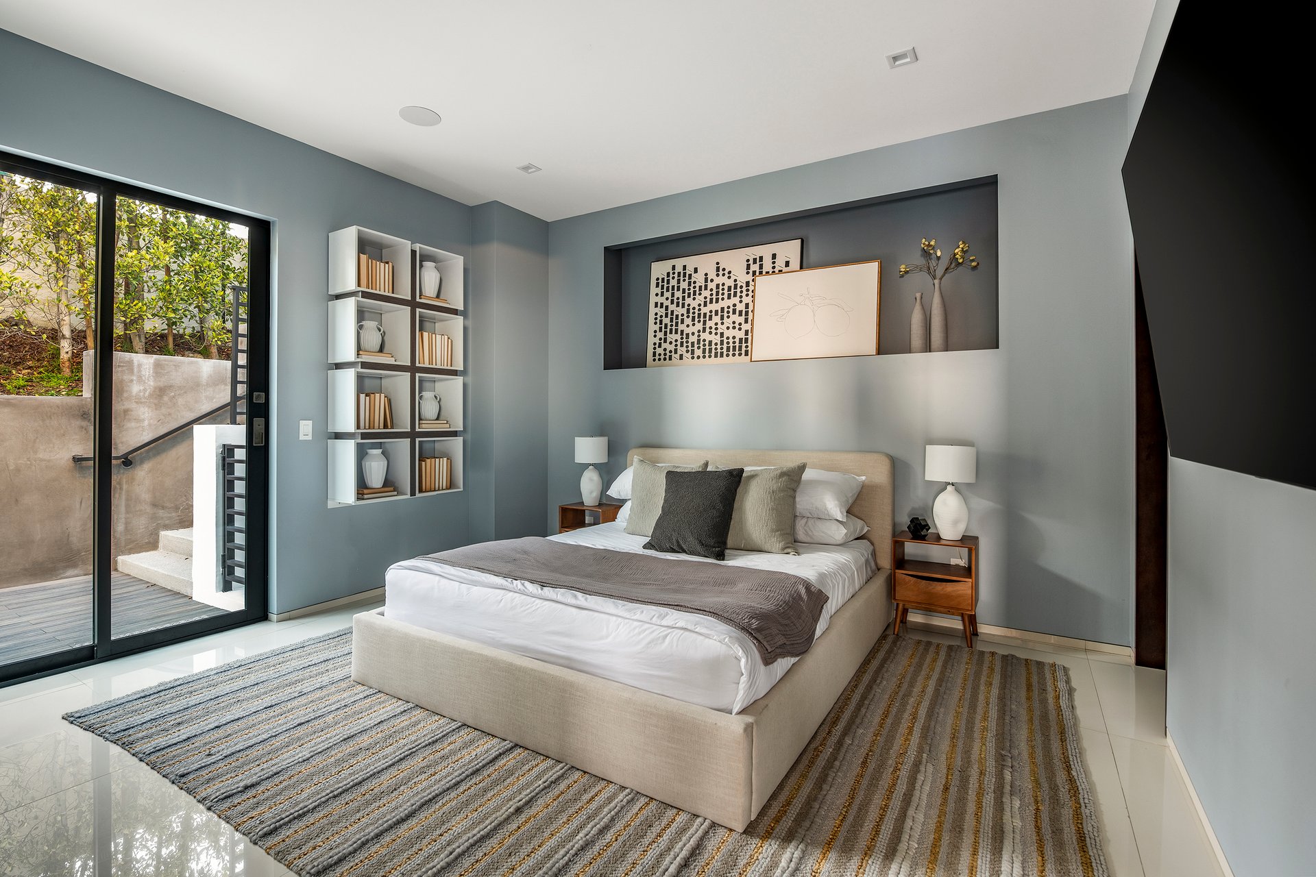 2301 Hercules Dr, Hollywood Hills