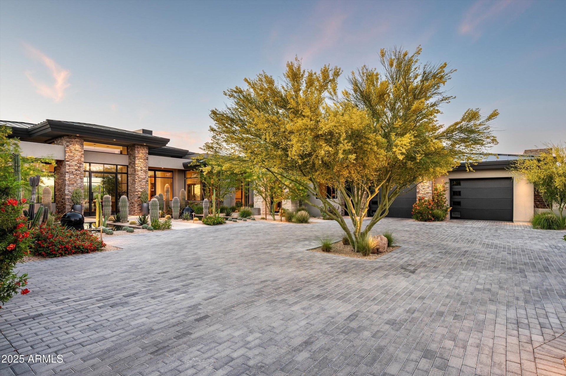 8328 E WHISPER ROCK TRL