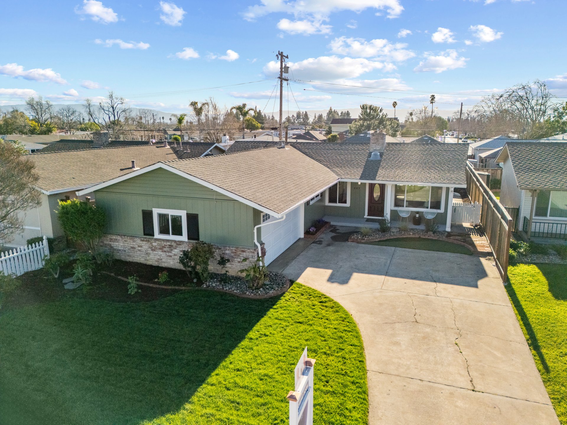849 Selby LN