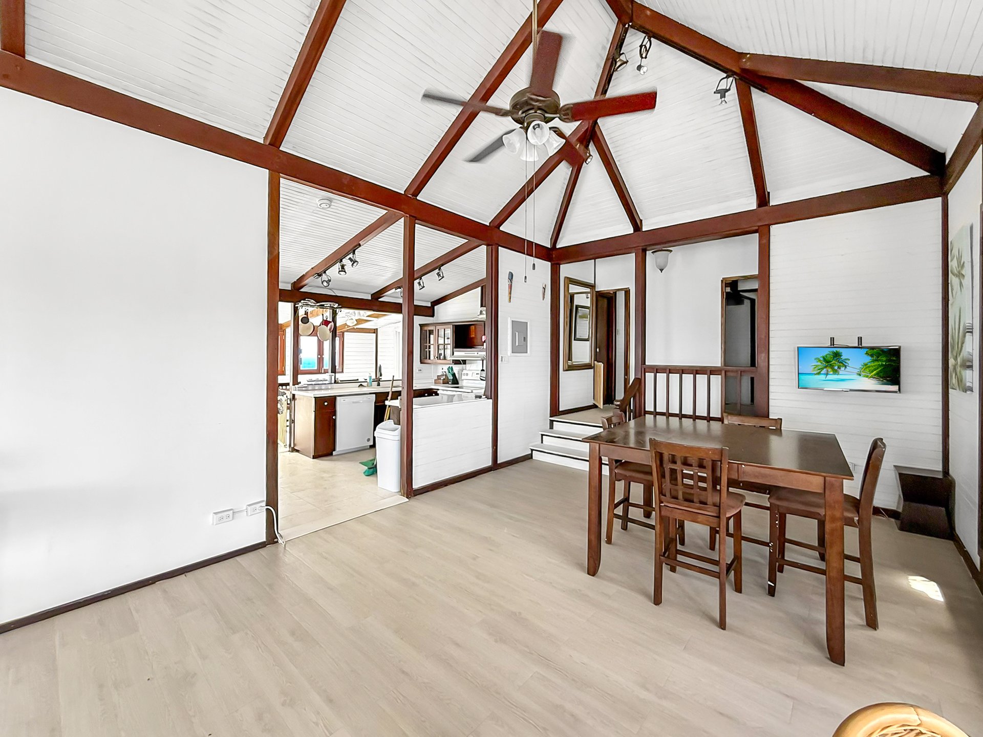 951 Casablanca-Luck Hill Standalone Home