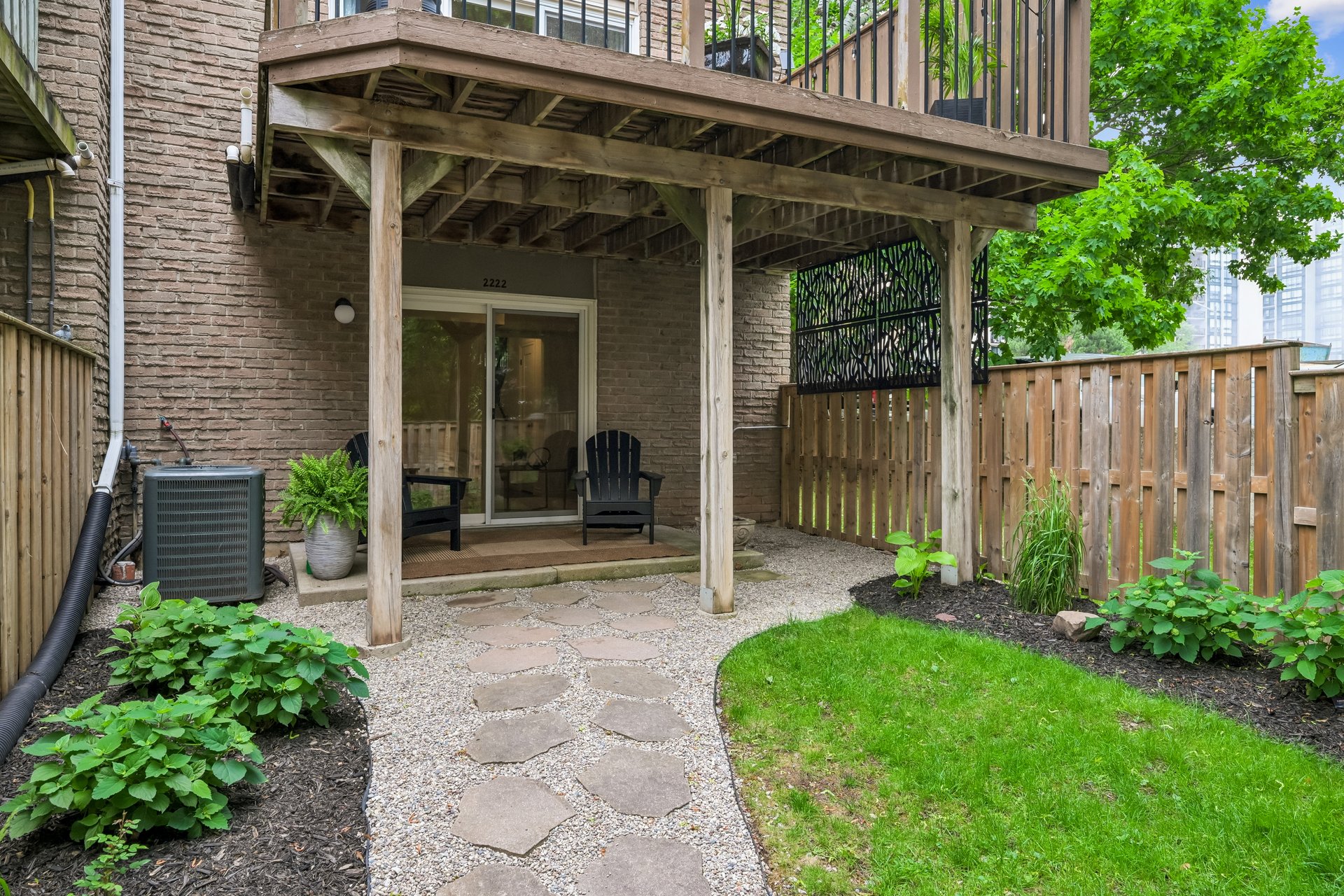 Lakeside living in the heart of Bronte!