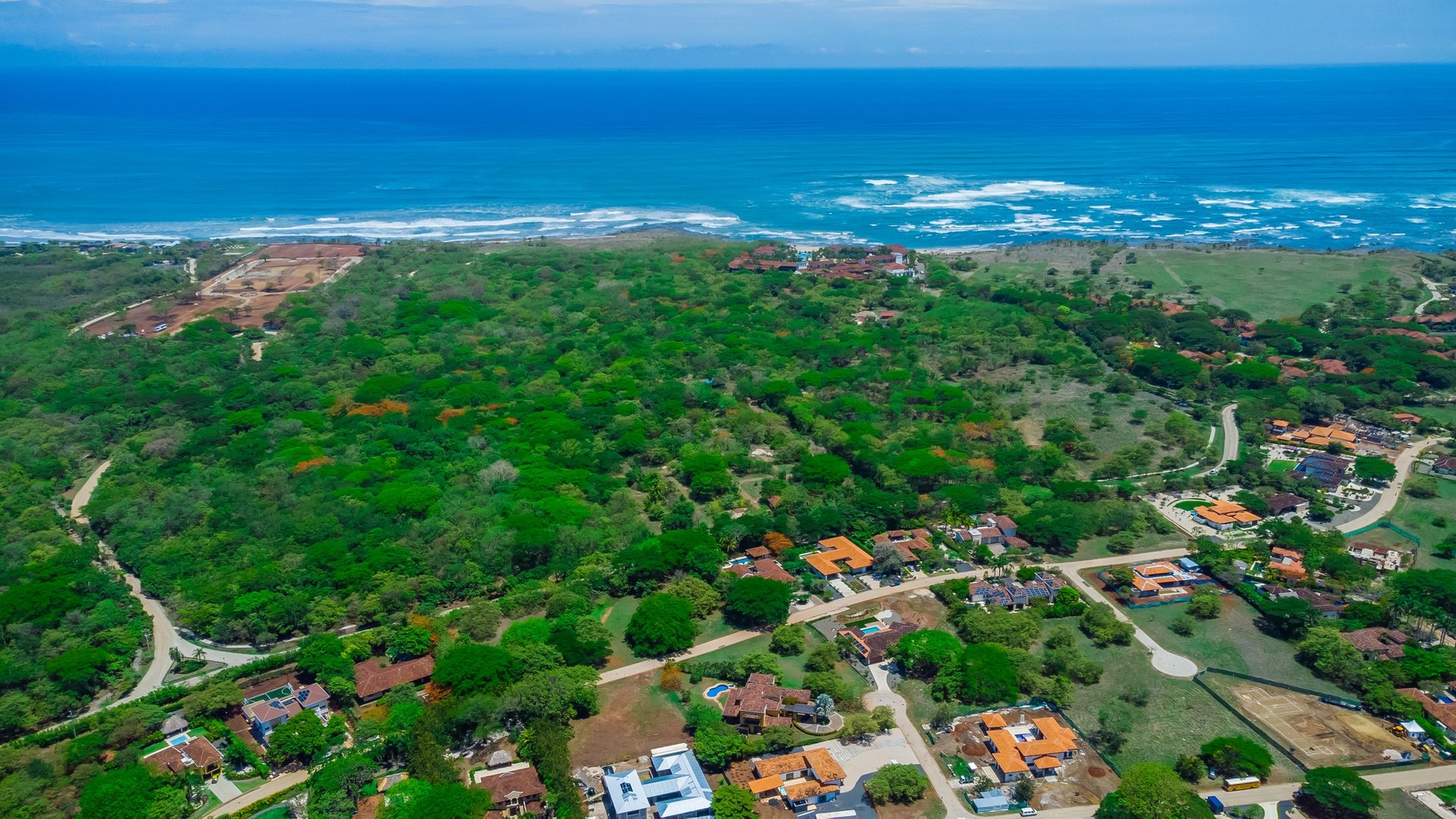 Casa Miraflores, Reserva De Golf #94 | Welcome to Casa Miraflores, an exquisite colonial-style estate home located in Hacienda Pinilla!