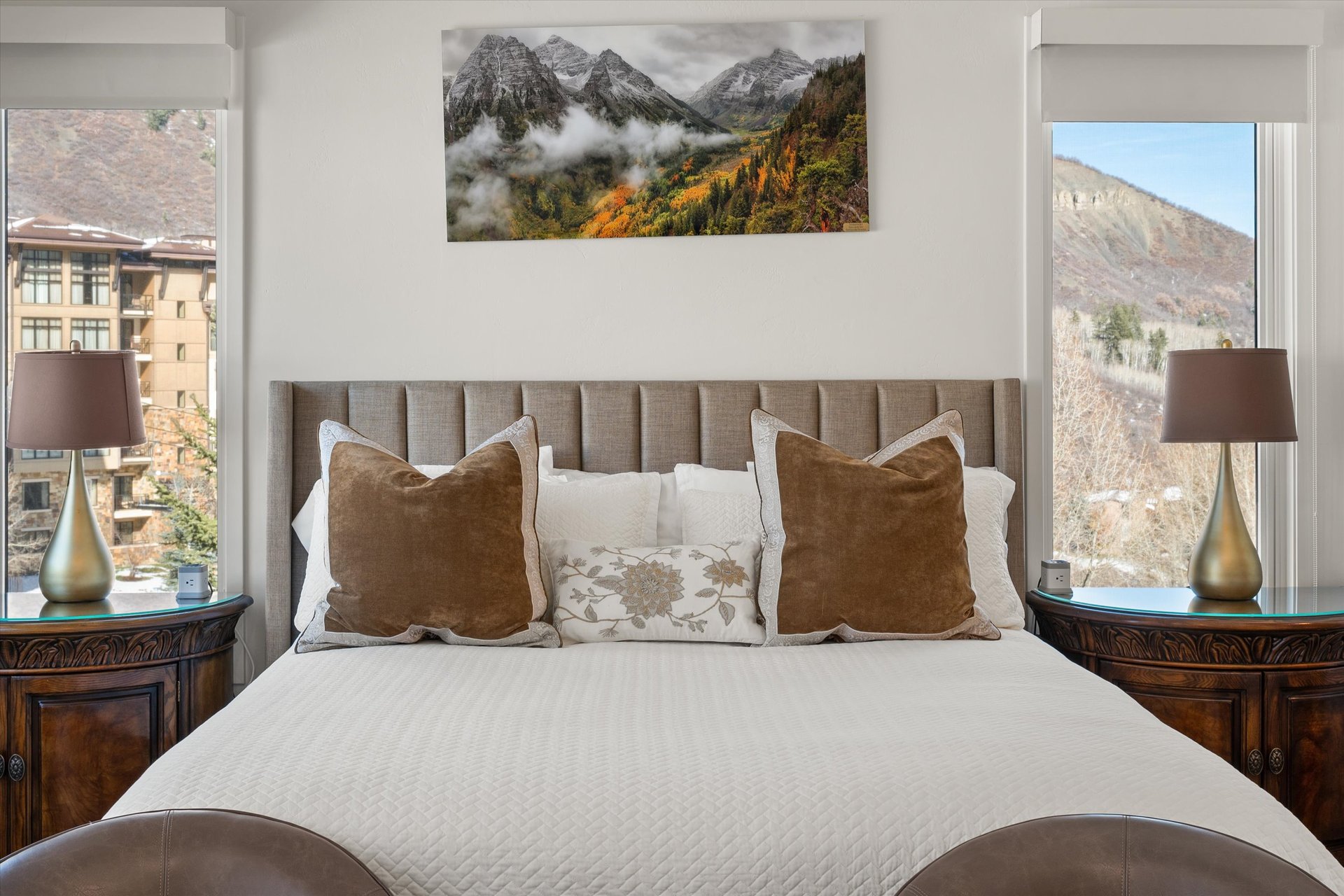 Ski-In/Ski-Out Luxury: Deerbrook Townhome