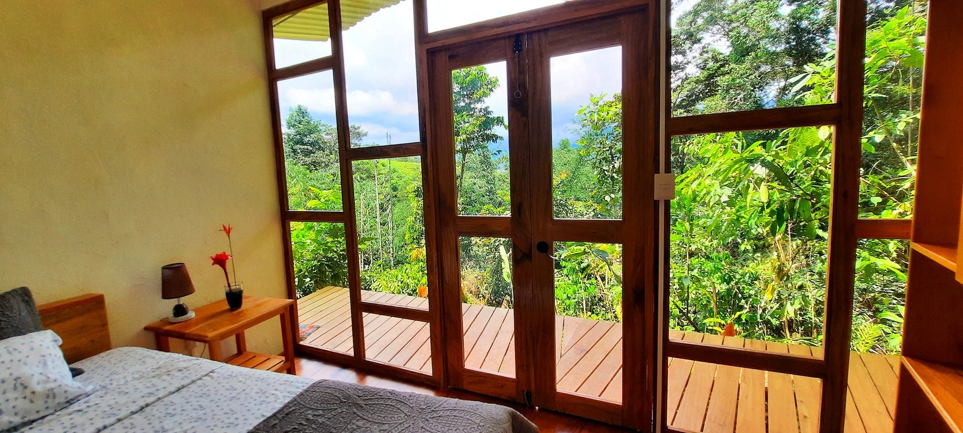 CASCADA ELYSIANA – ECO-RETREAT WITH HUGE WATERFALL