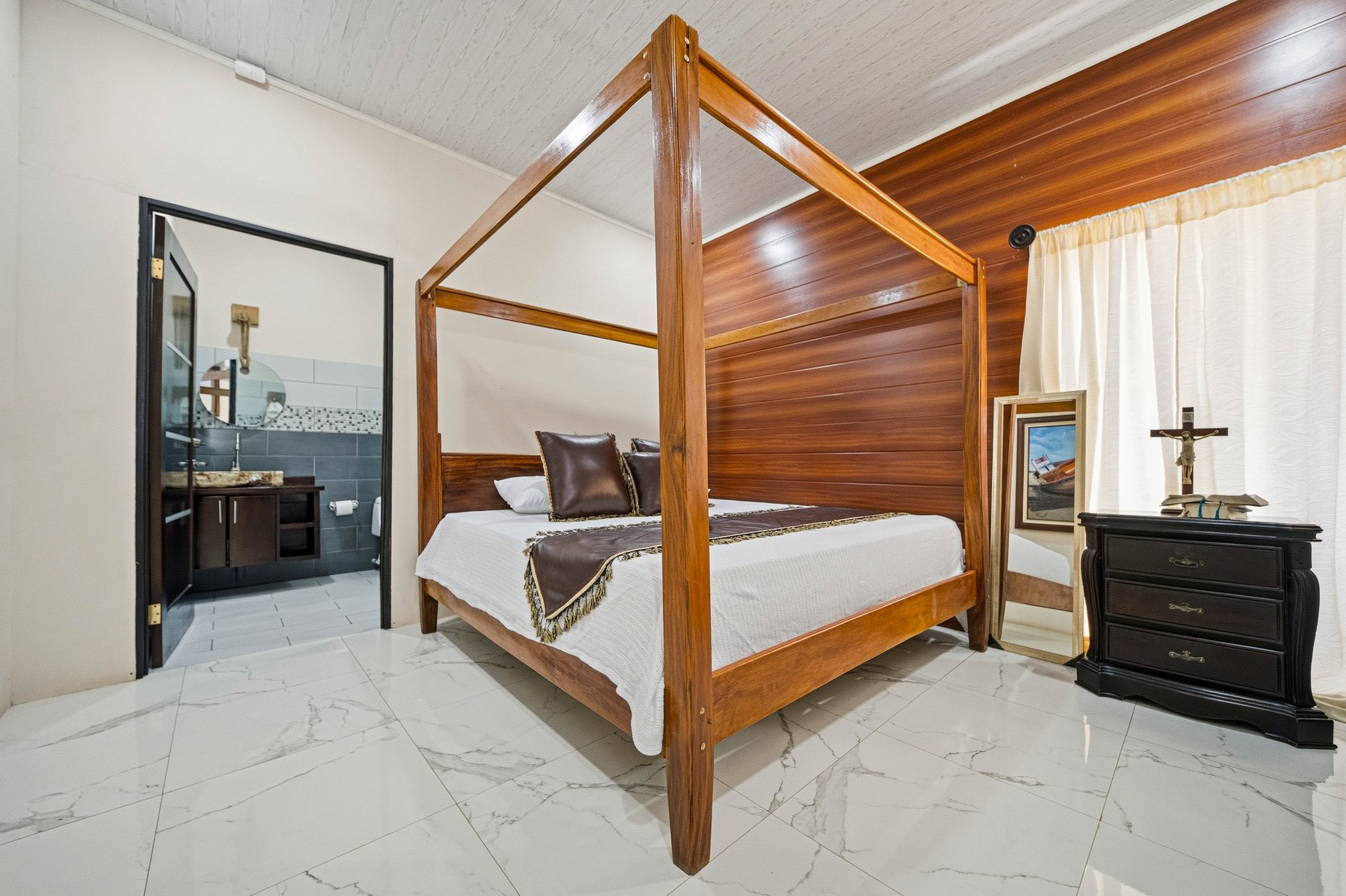 Finca Las Ventanas | Expansive Mountain View Estate Near Potrero