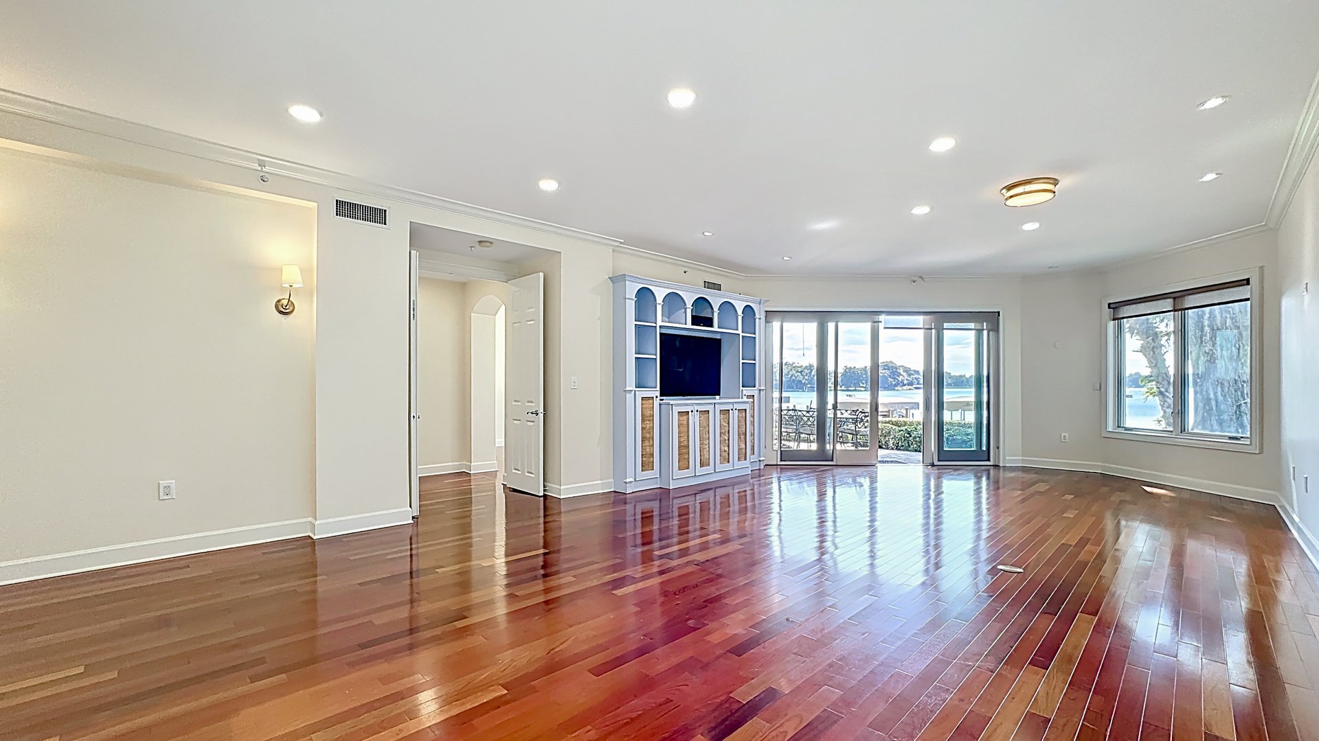 Spacious Winter Park Lakefront Condo in Perle du Lac