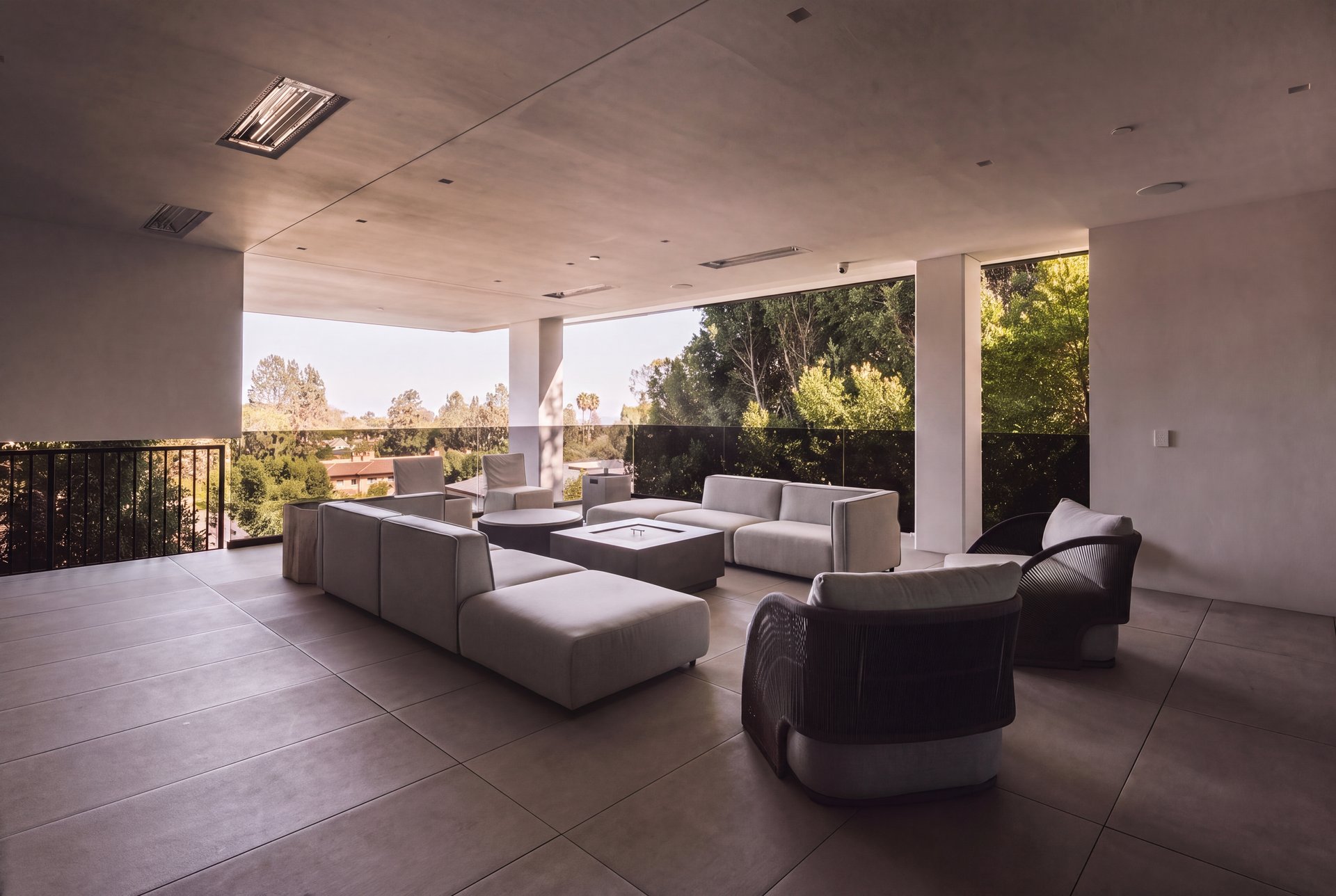 1140 Summit Dr, Beverly Hills