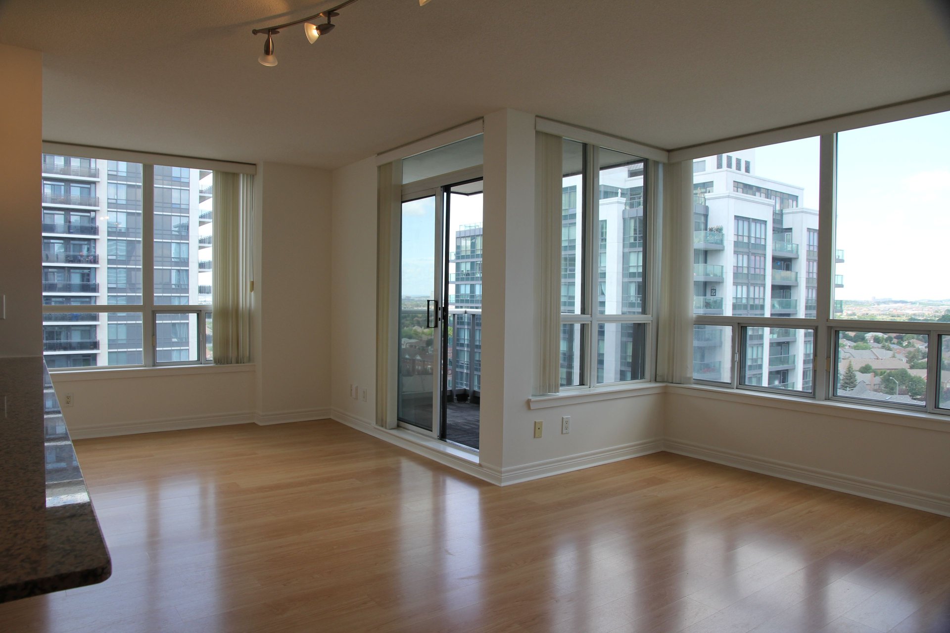  Exceptional Corner Suite 