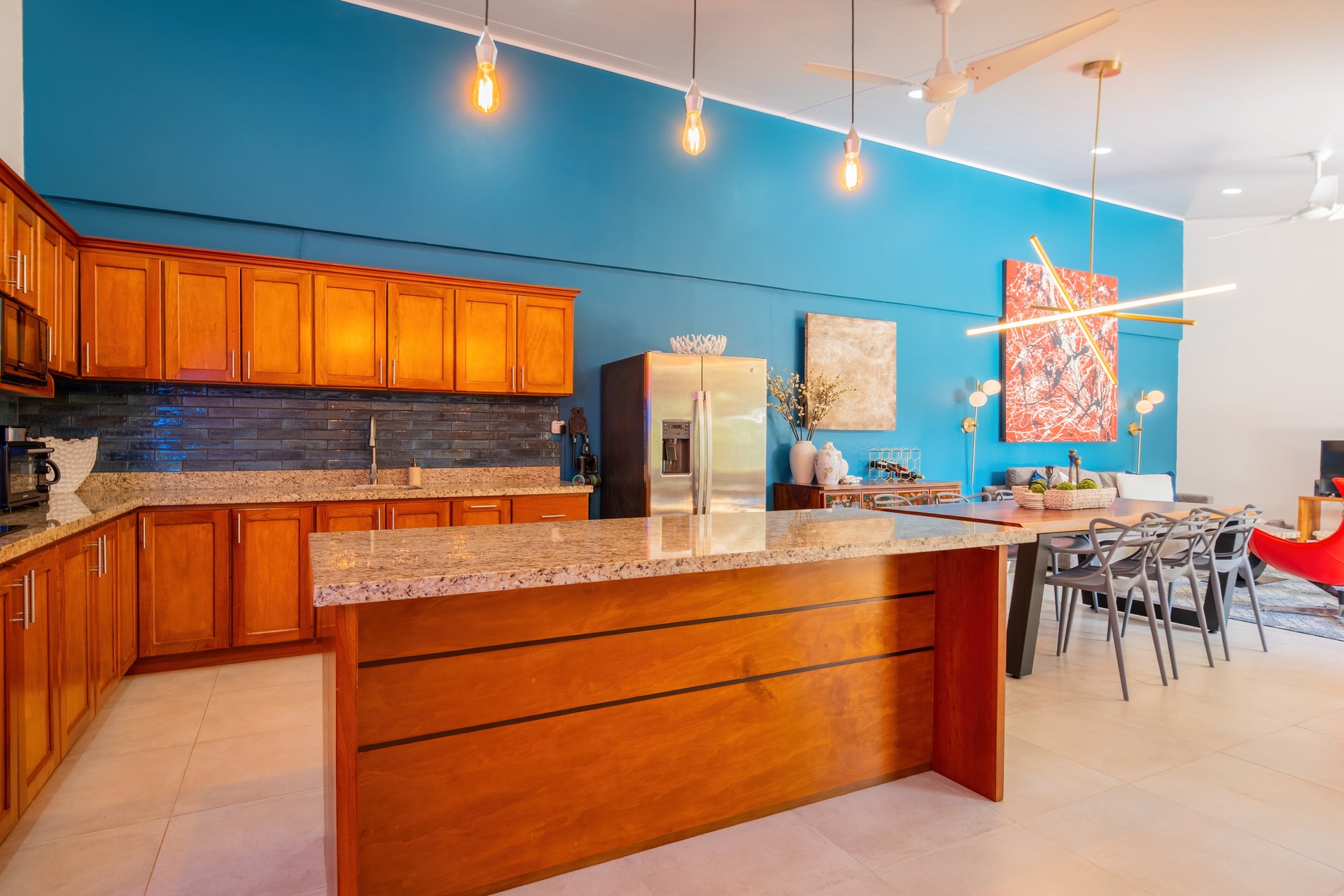 3 Bedroom Stylish Oasis, Close to the Beach and the Uvita River!