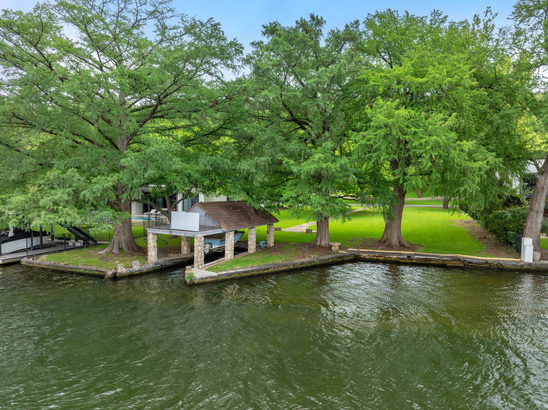 3200 Rivercrest Drive