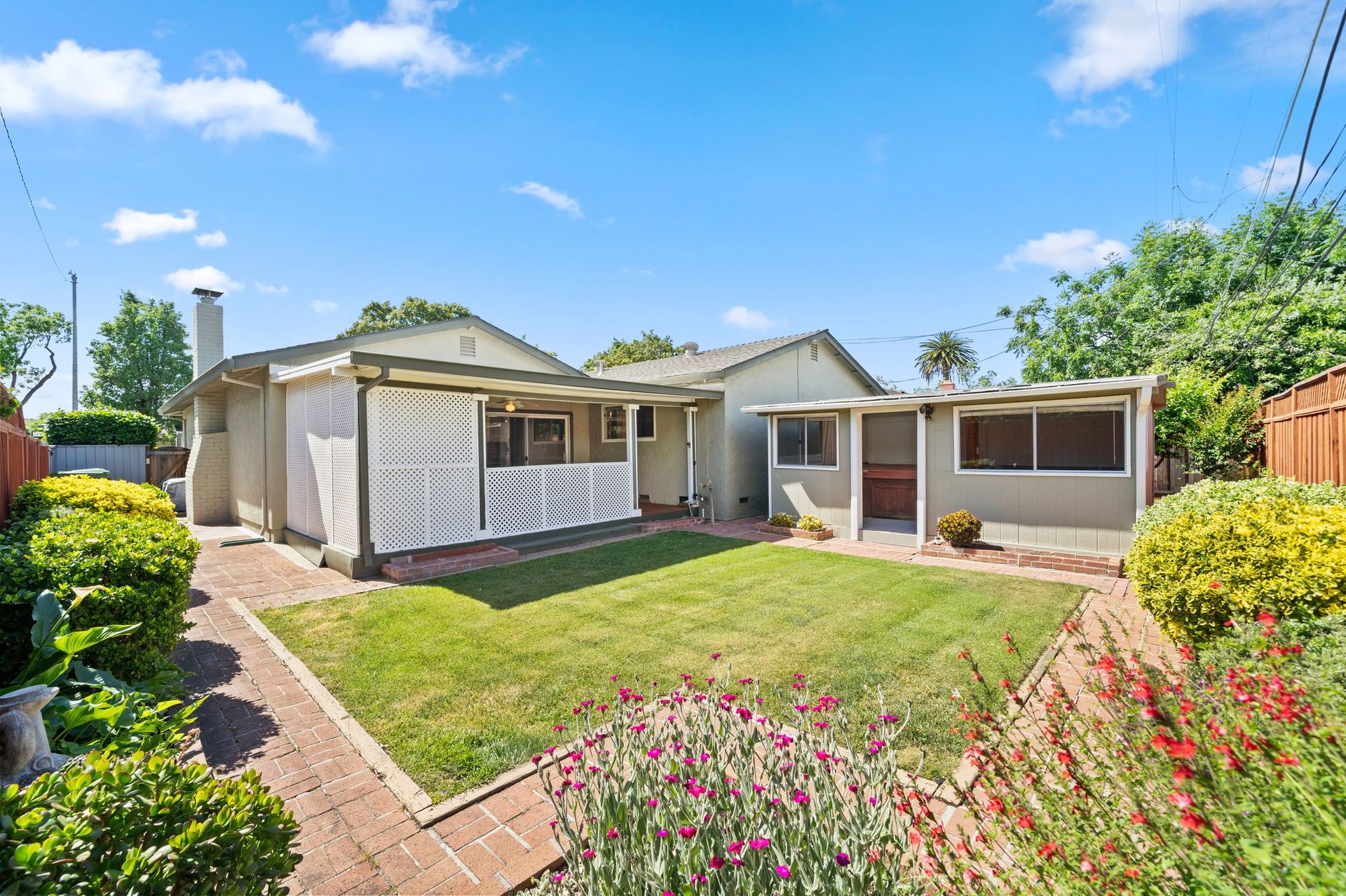 96 Lavonne Dr