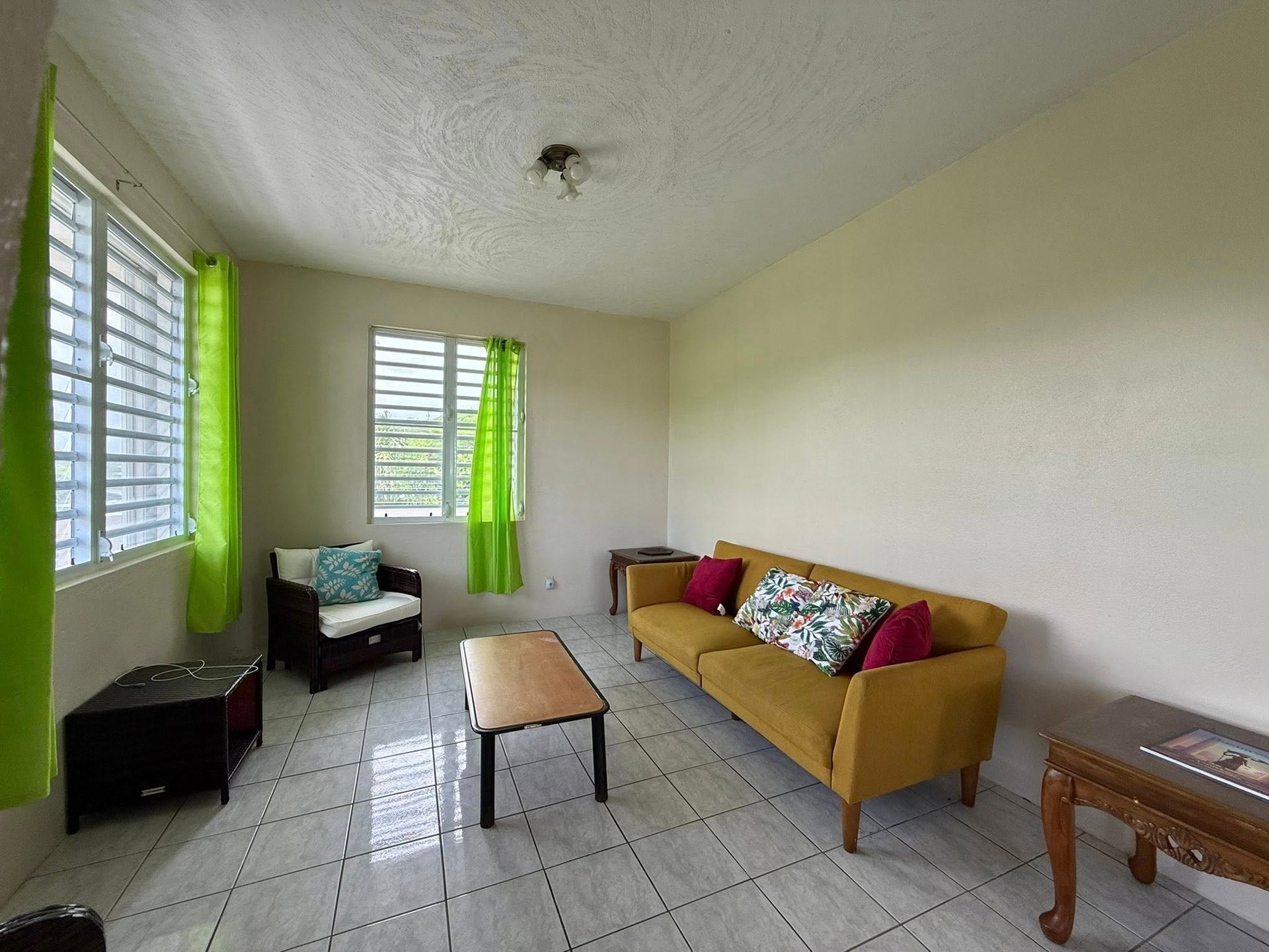 1076 Lambert 2 Bedroom Apartment