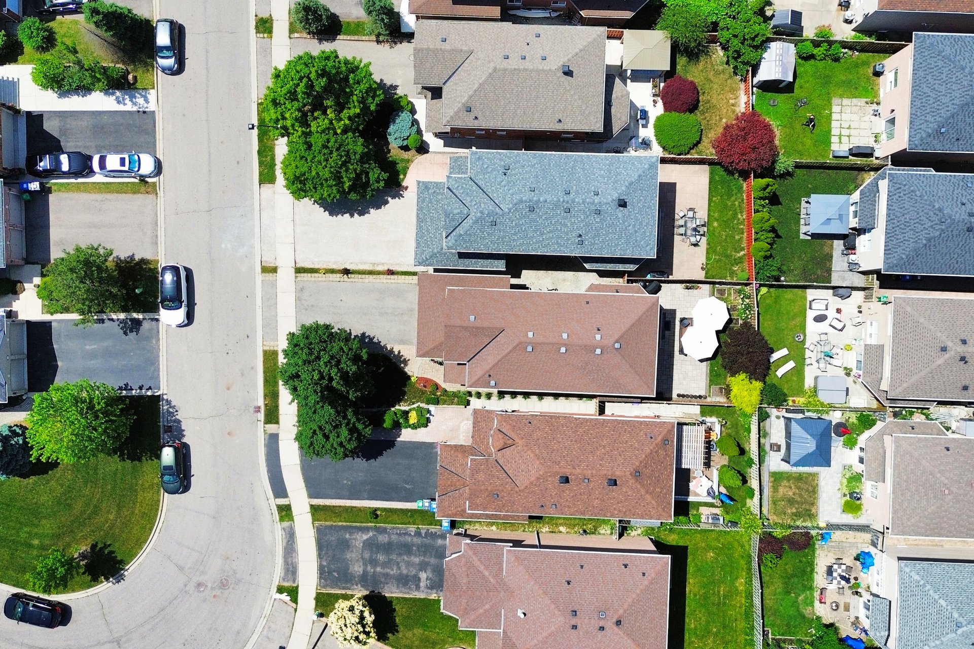851 Clemens Crescent