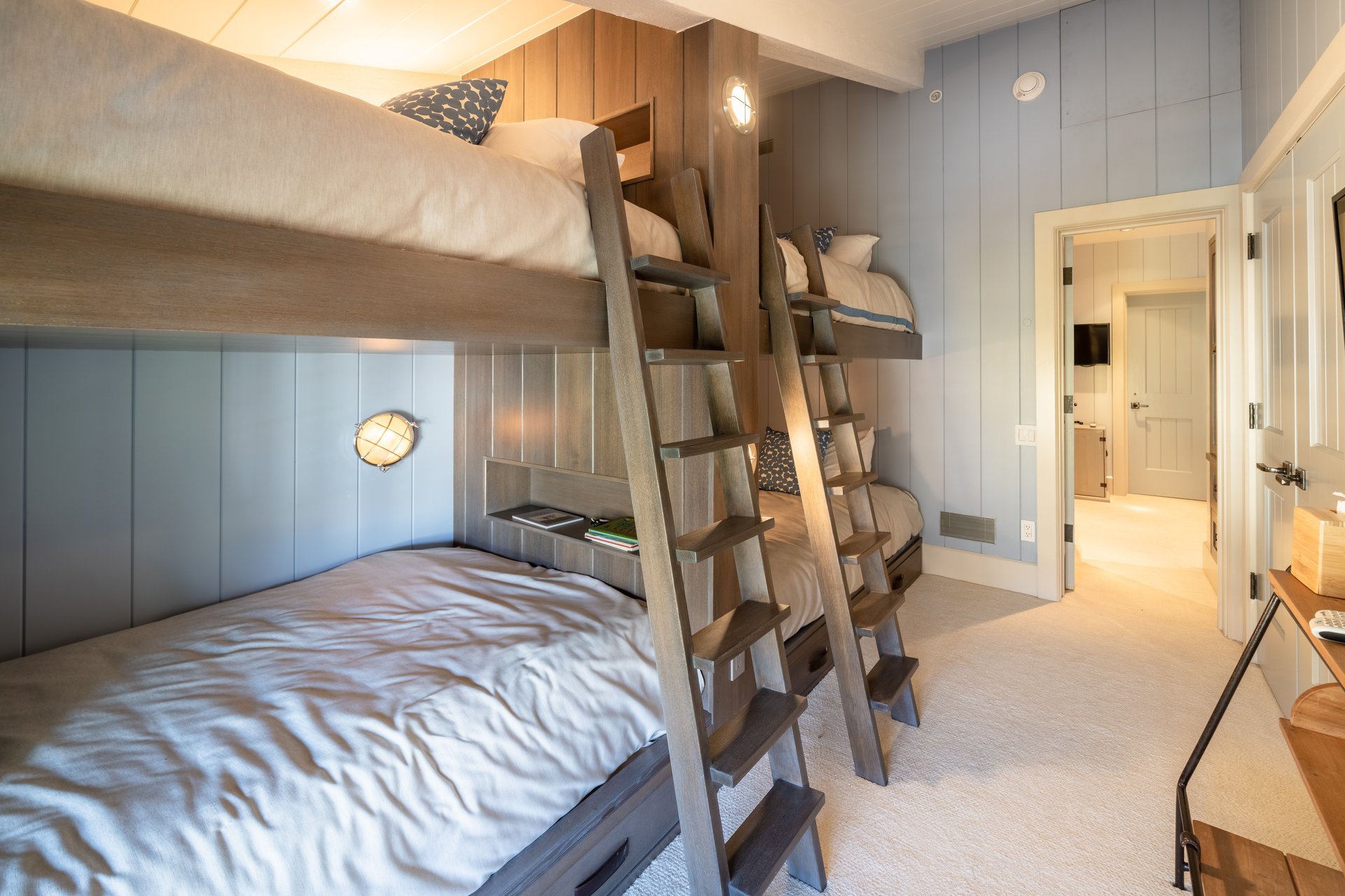 The Lodge at Vail Condominiums #332