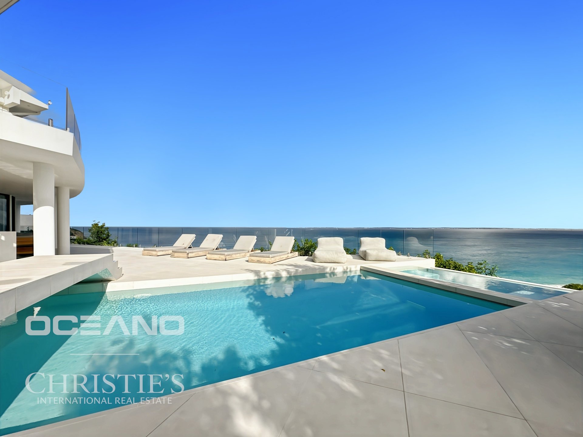 Cliffside Villa - Mont Rouge