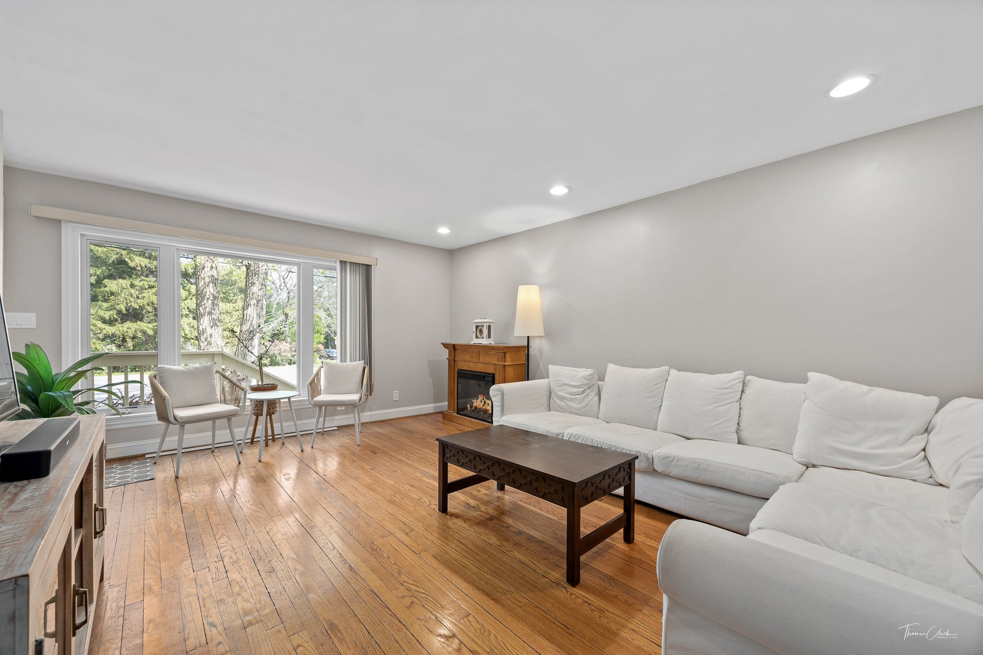 4046 Fairview Ave, Downers Grove