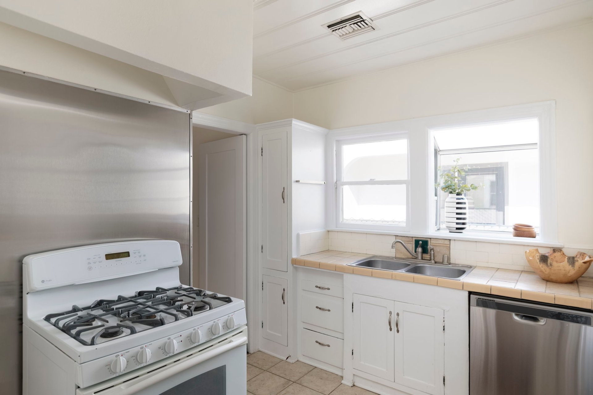 Graciously Updated Side-by-Side Duplex in Tranquil Longwood Highlands