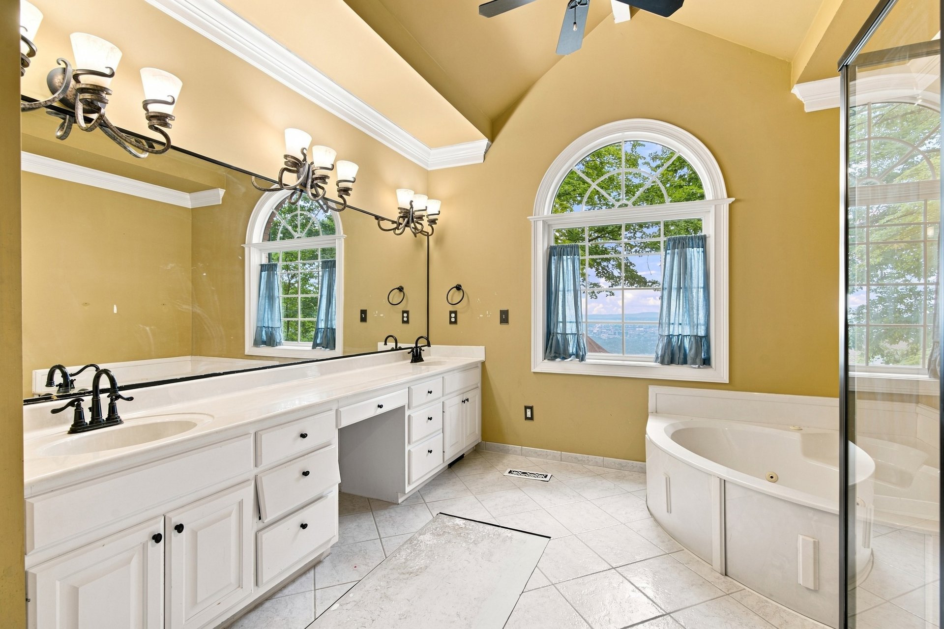 Where Luxury Meets the View on Monte Sano