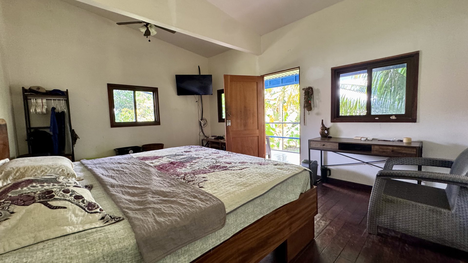 2 Commercial Property in the Heart of Uvita with an existing Home.  