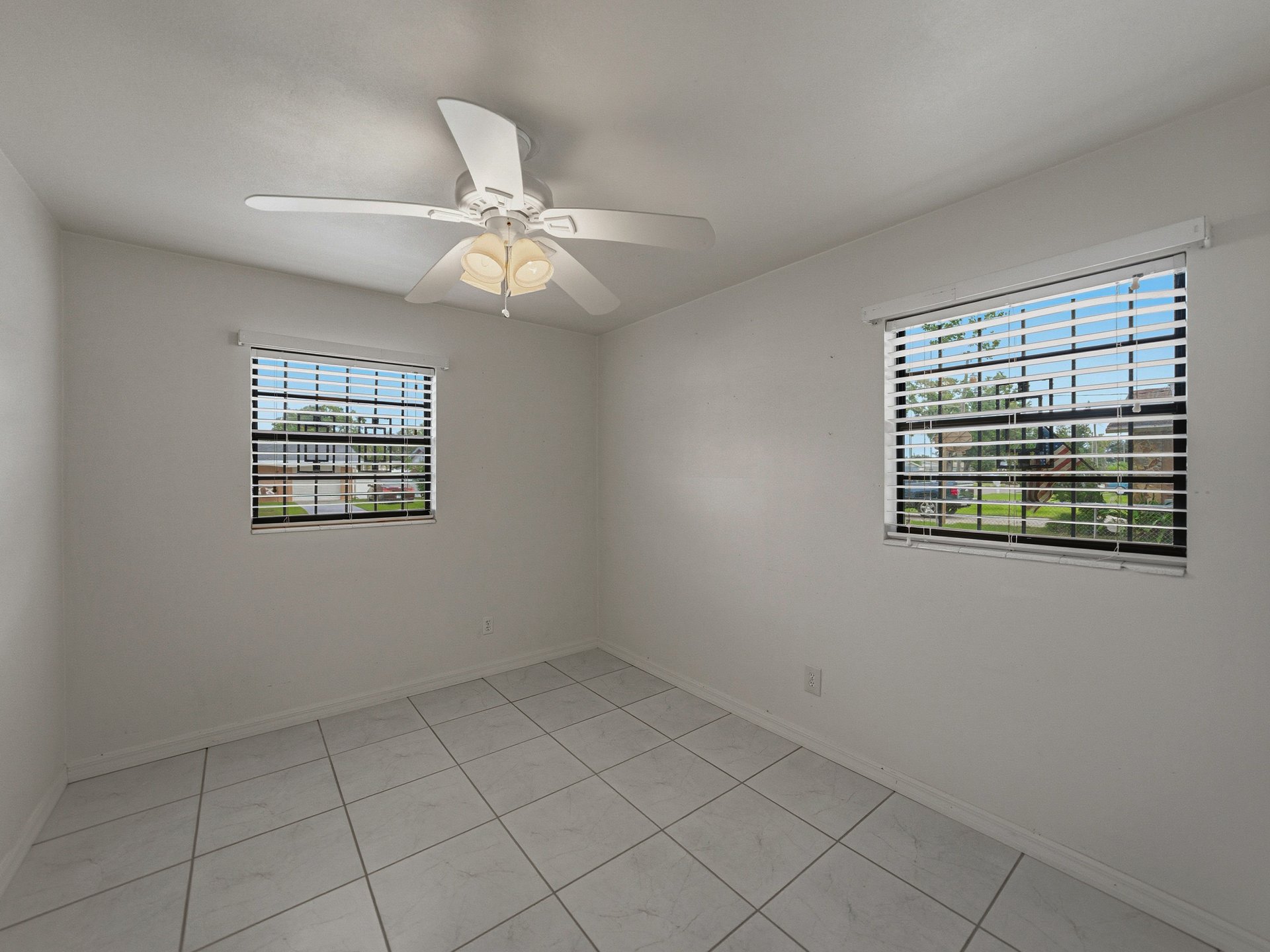 2702 AUBURN AVE W