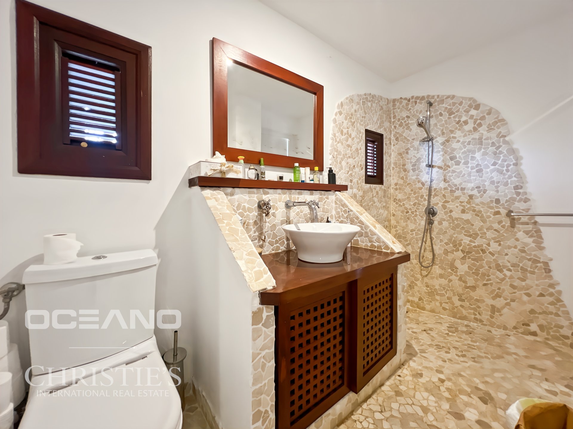 Almond Grove Villa – Ocean and Hillside Views – OCEANO Christie’s International Real Estate
