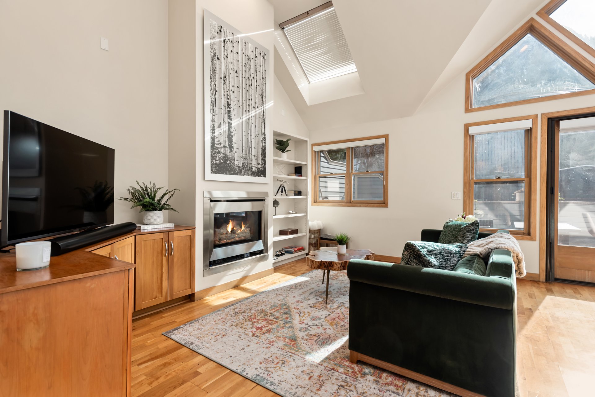 Downtown Penthouse with Mountain Views & Summer Vibes