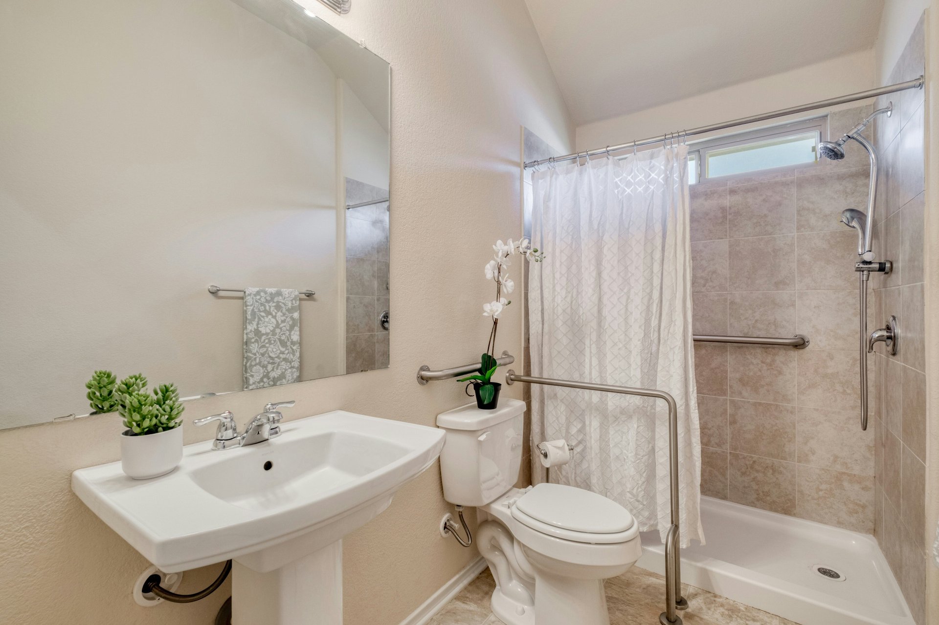 Rare Cul-de-Sac Gem in Manor – With No Neighbor on One Side and Access to HOA-owned Greenspace Right Outside Your Doorstep!
