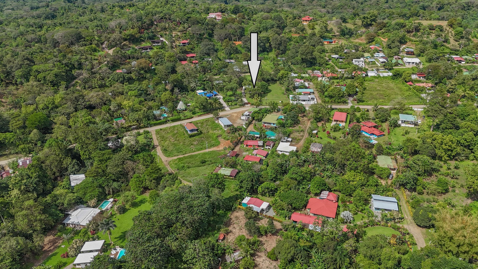 Charming 2-Bedroom Home in the Heart of Ojochal – Privacy, Convenience, and Opportunity Await!