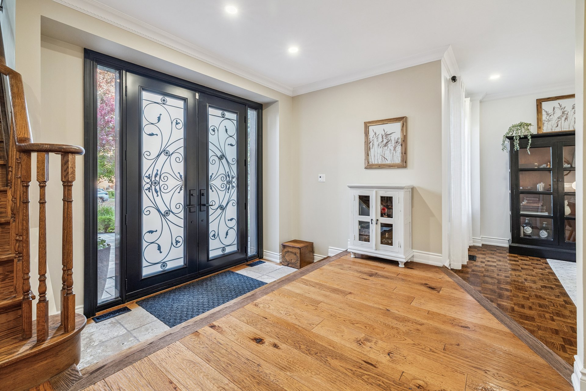 Impressive Home on Ravine Lot in Glen Abbey