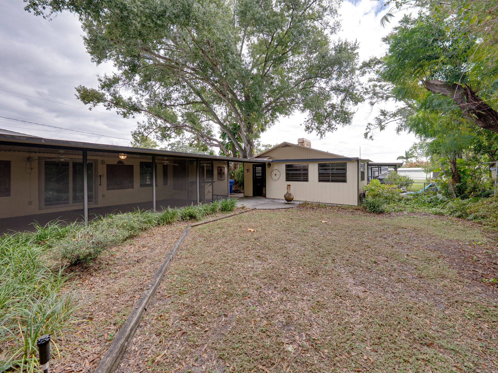 2702 AUBURN AVE W
