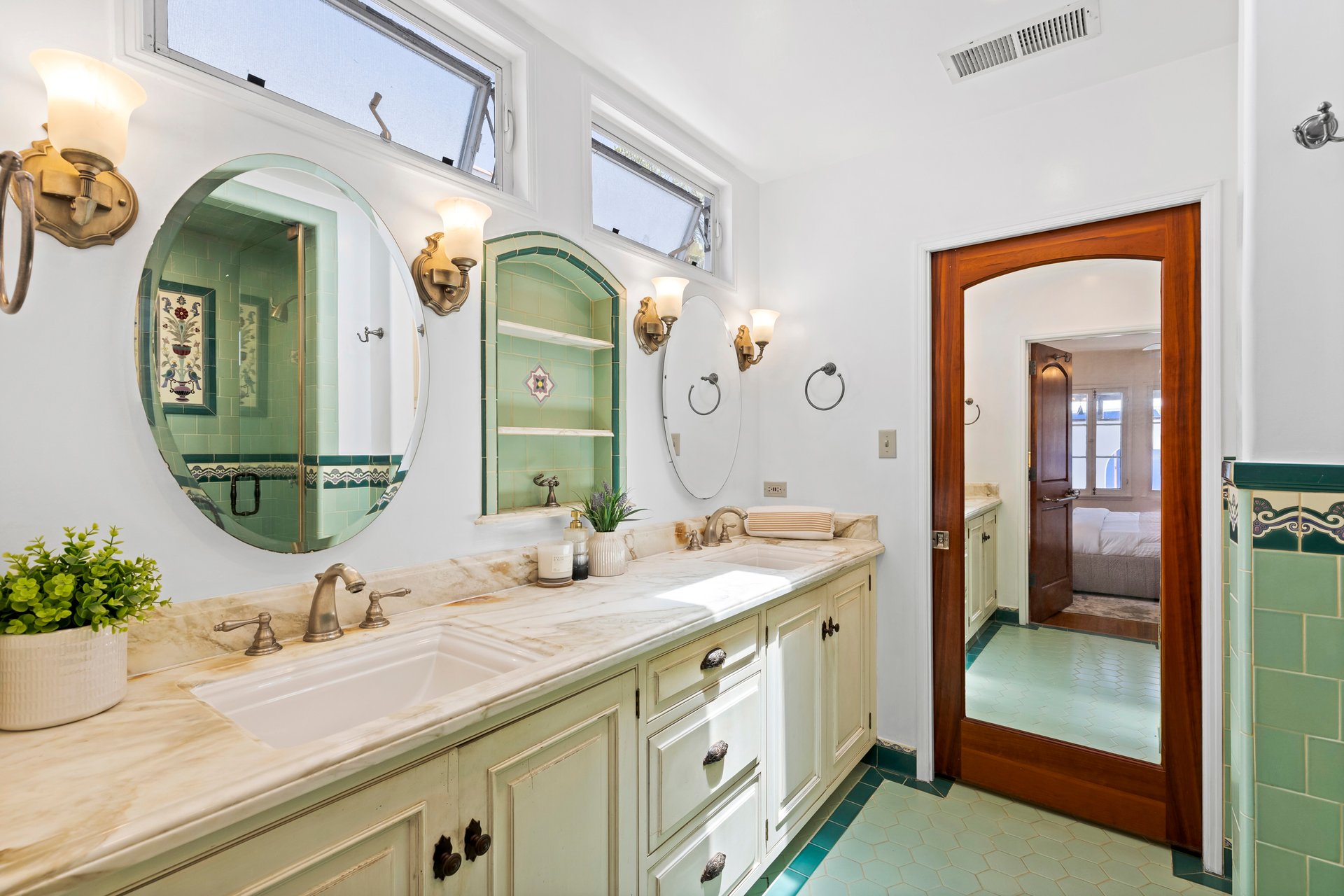 1335 S Sierra Bonita Ave, Wilshire Vista
