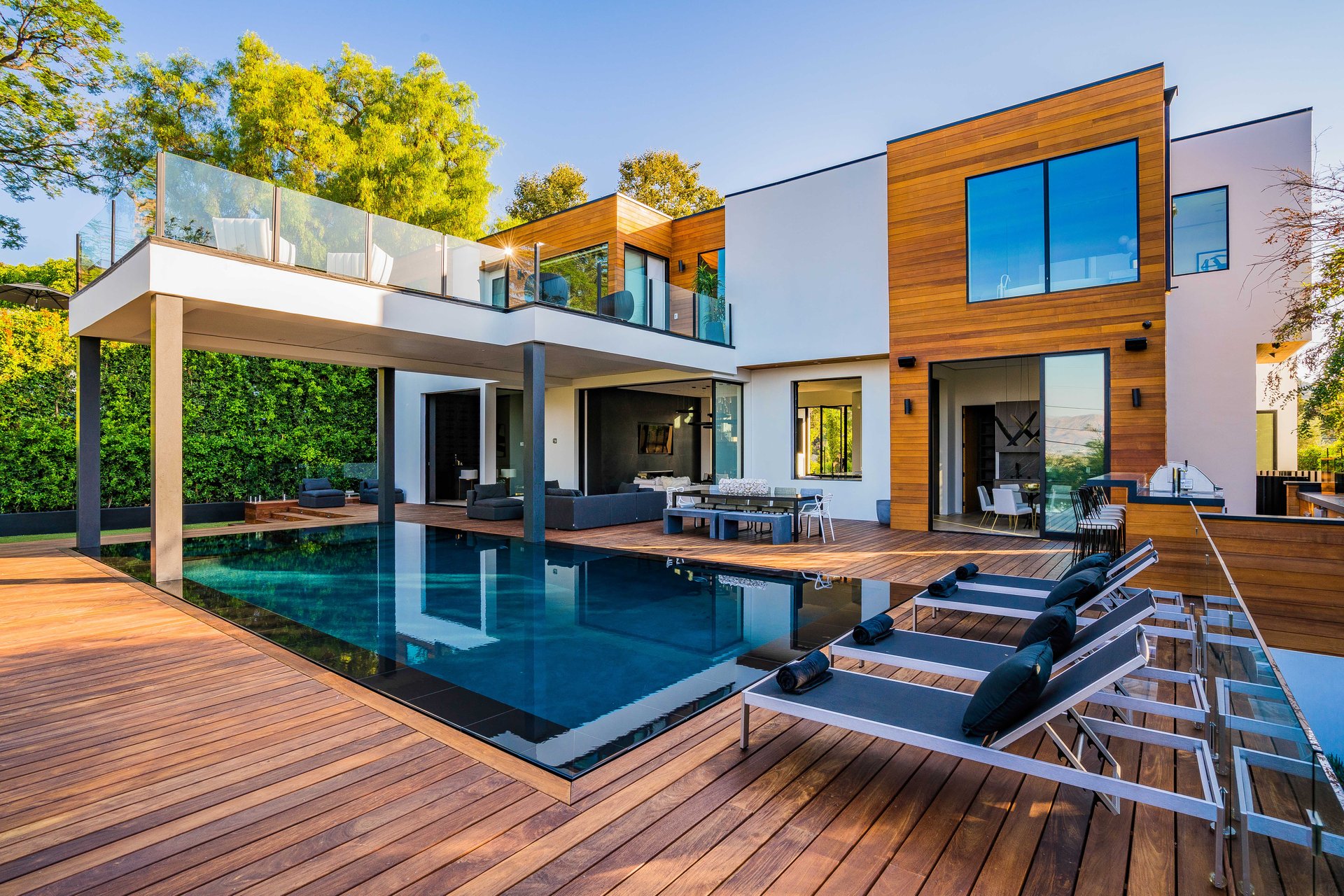 3958 Sunswept Dr