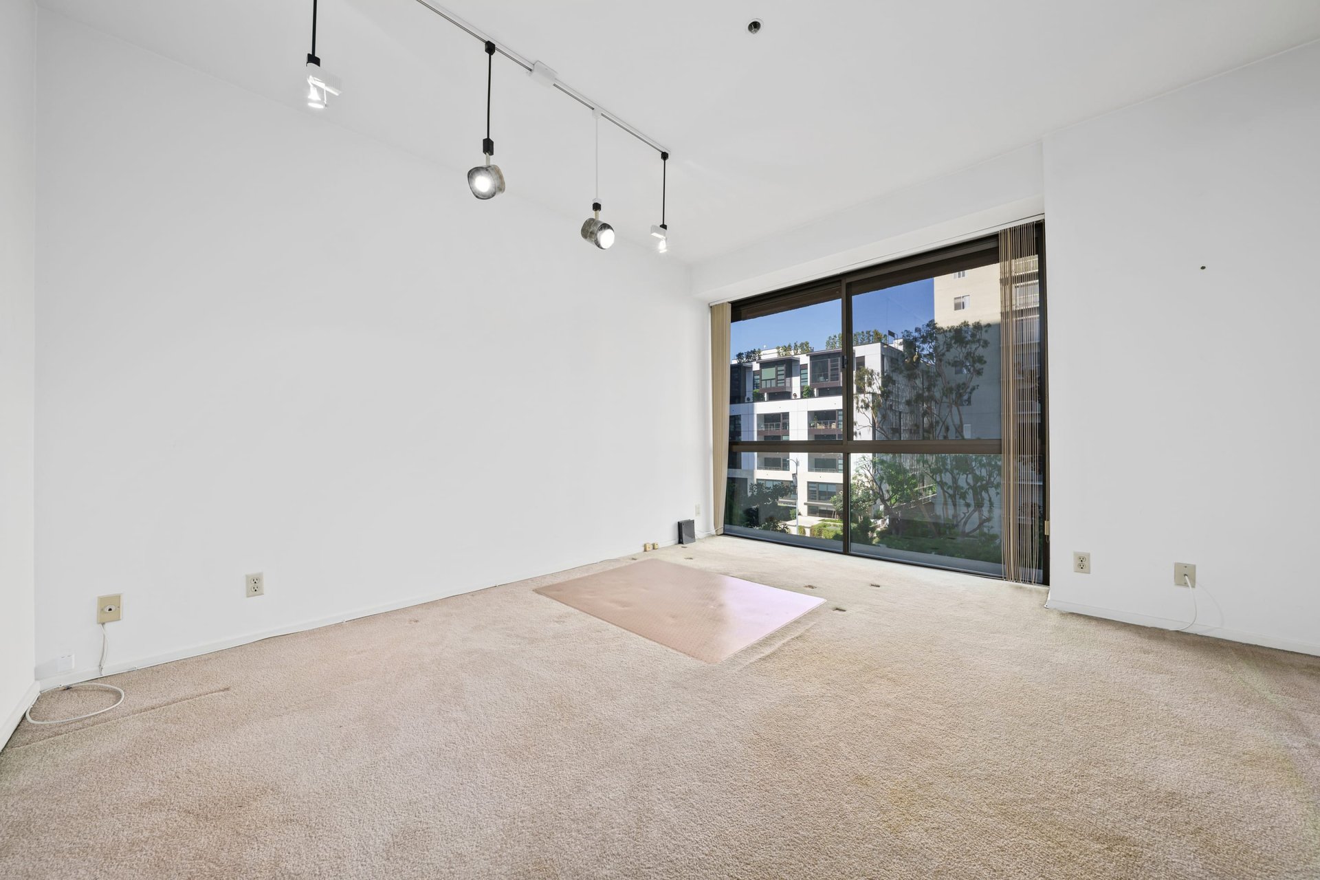 Westford #303, Wilshire Corridor