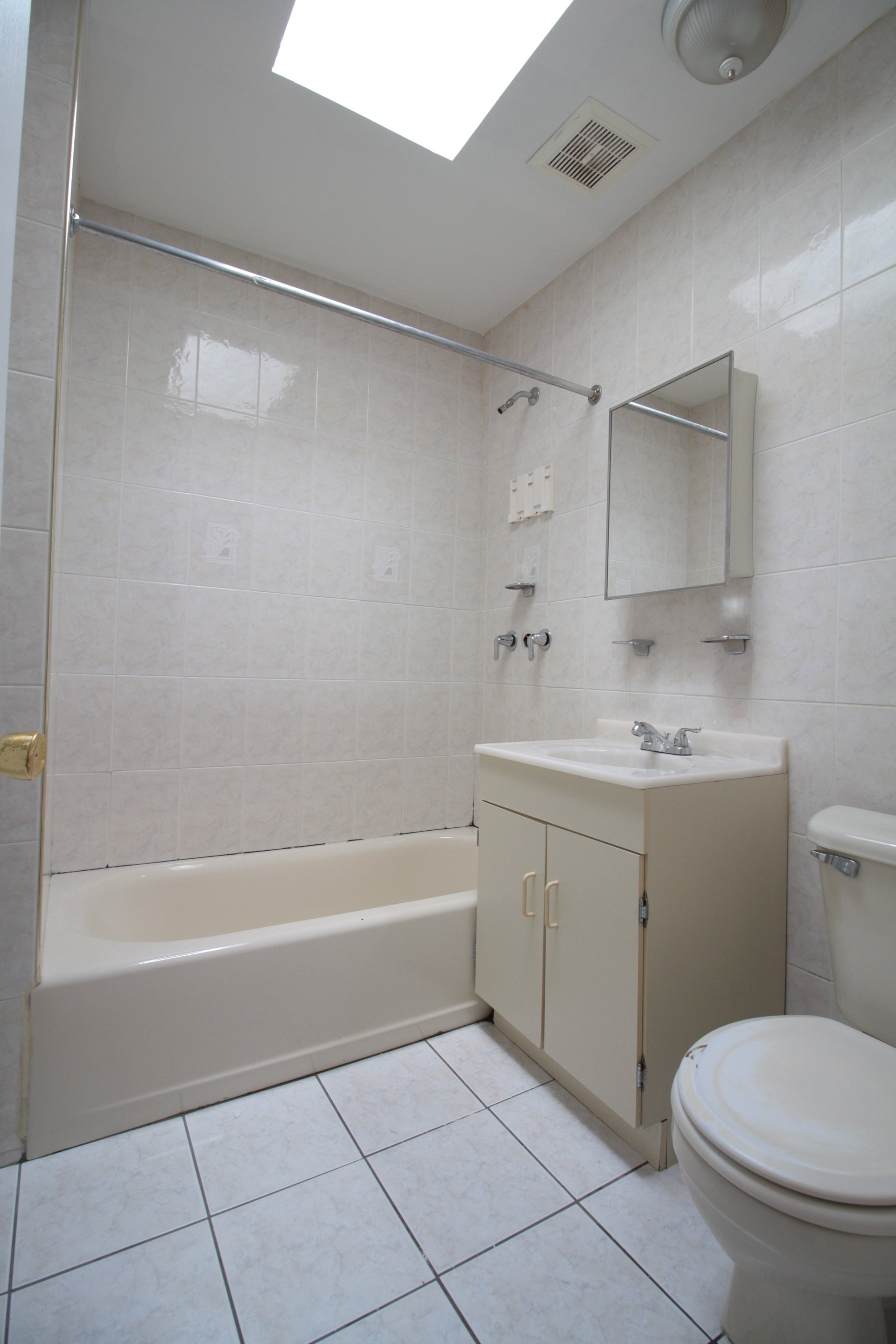 2240 28th St, #2F