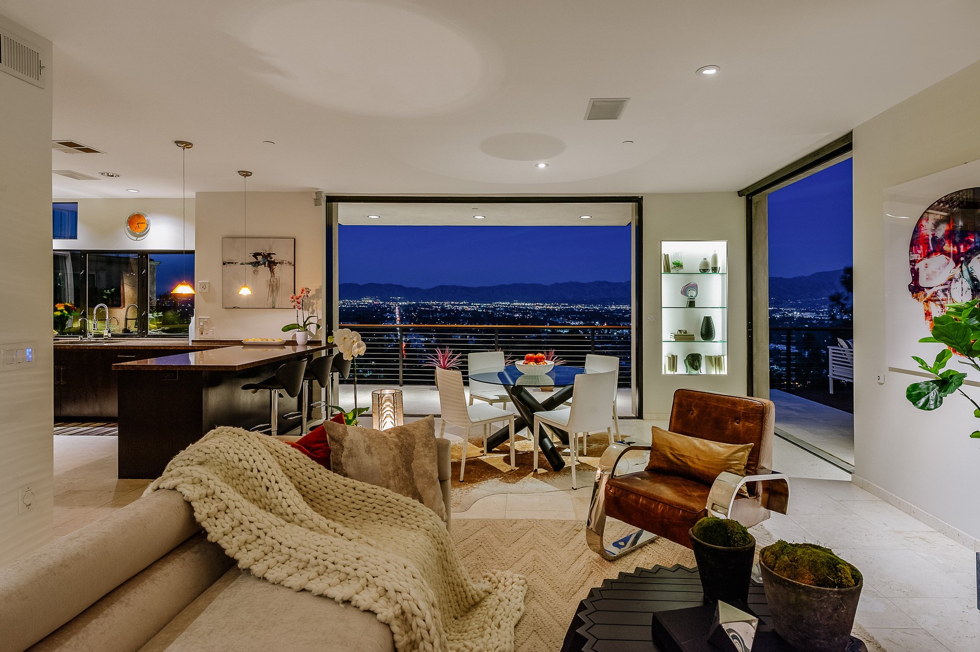 3704 Sunswept Dr