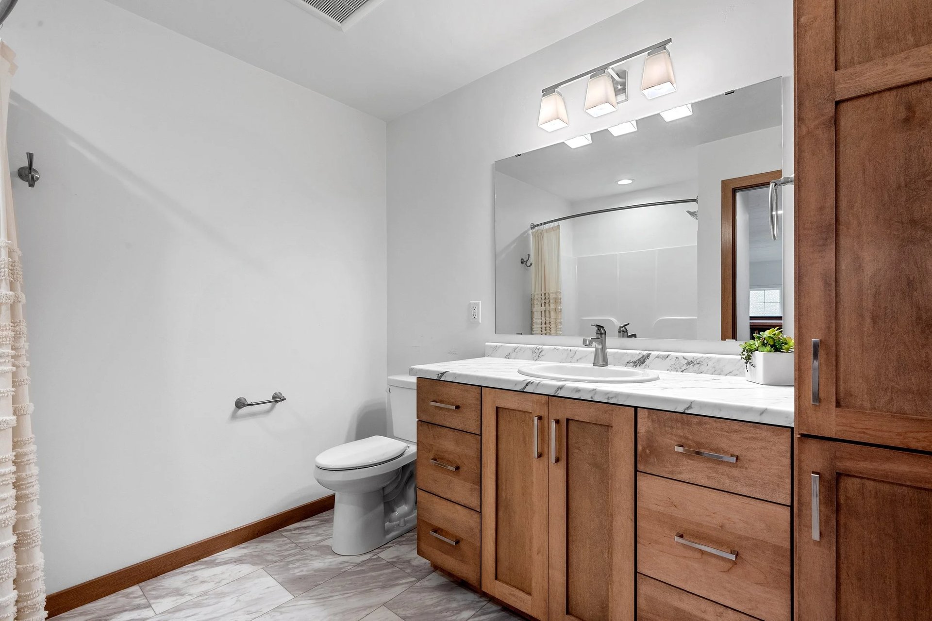 Ellis Hills - Howard Condo