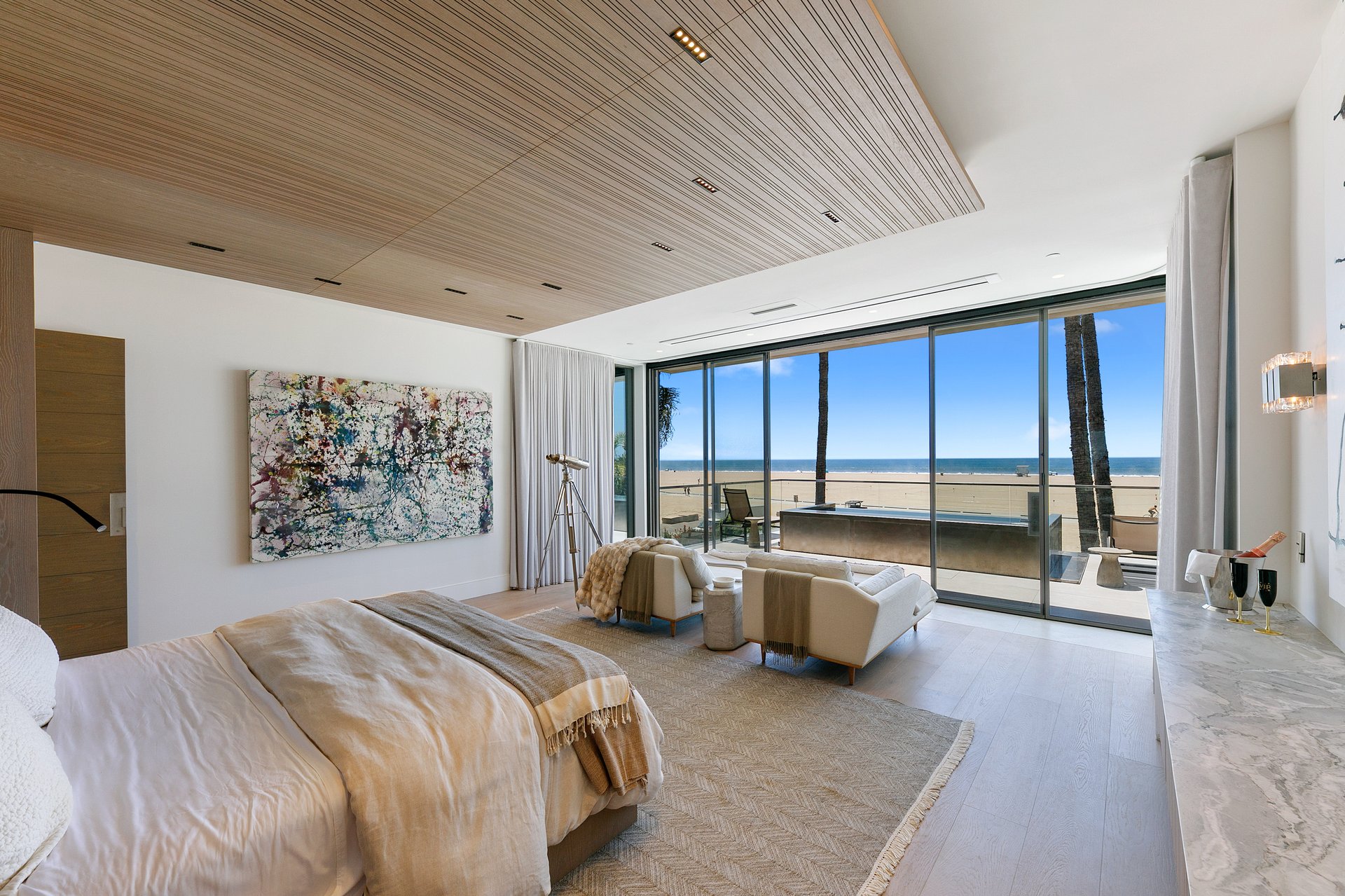 938 Palisades Beach Rd