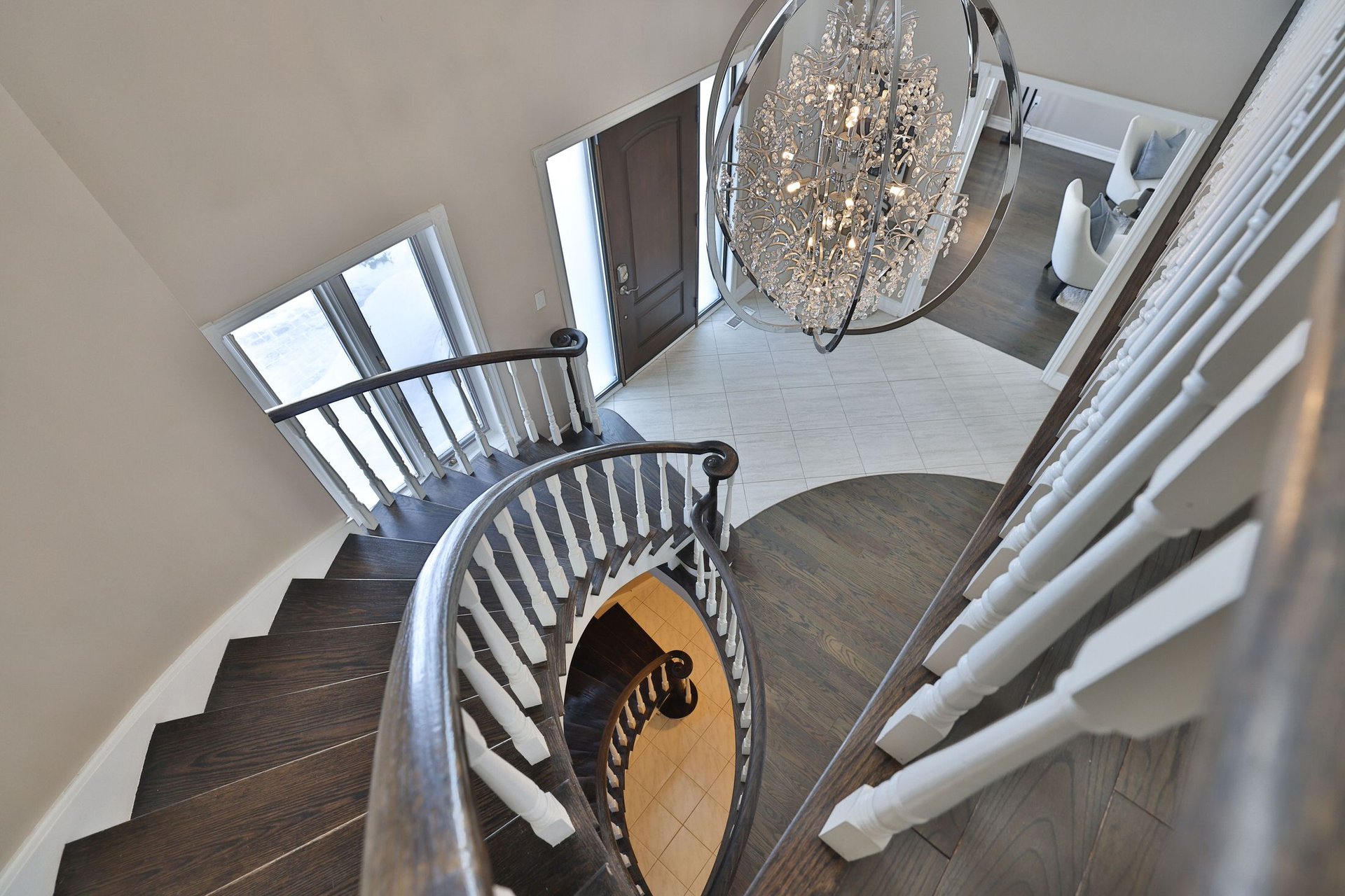 208 Mineola Rd W