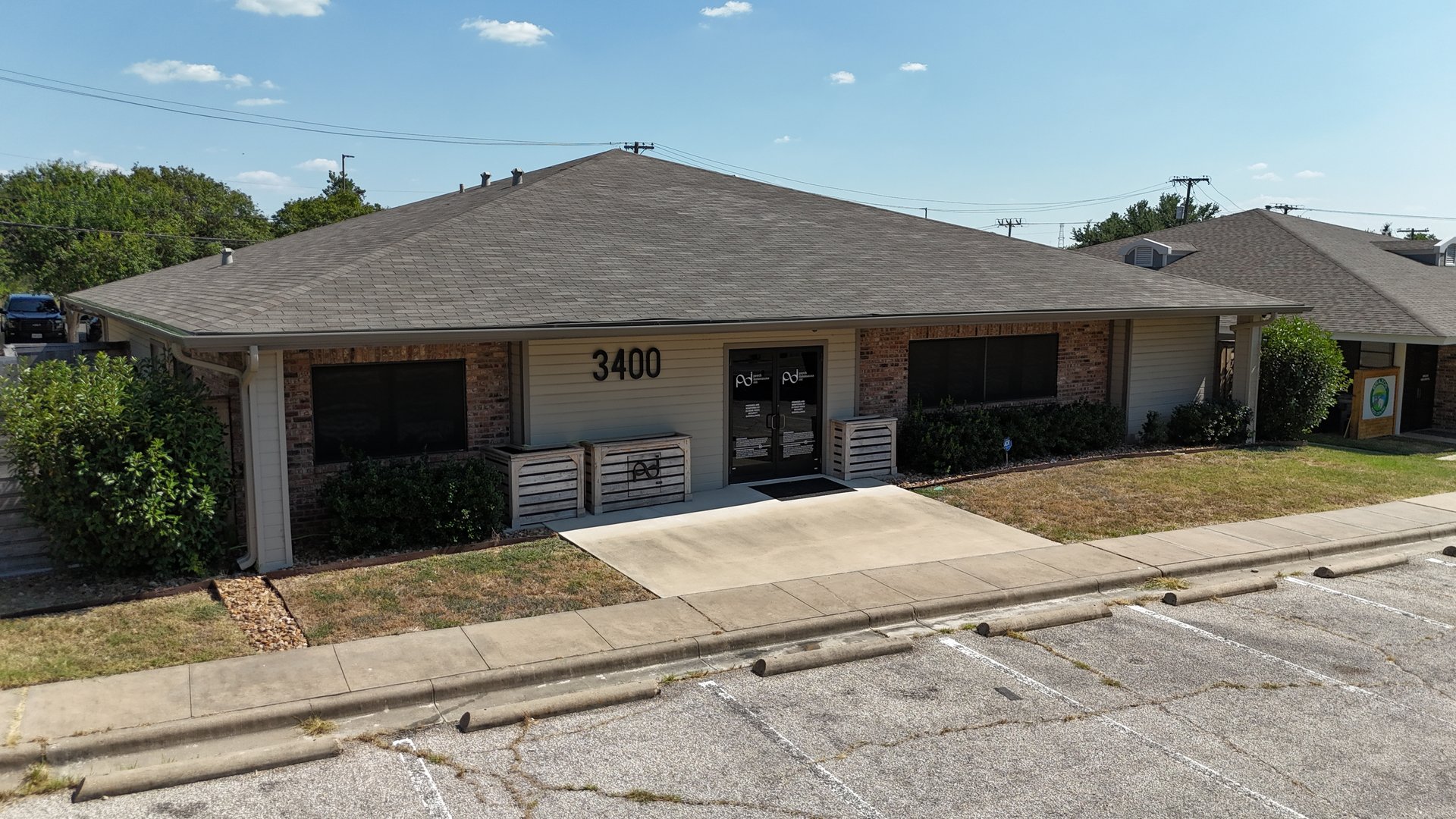 3400 Hillcrest Dr