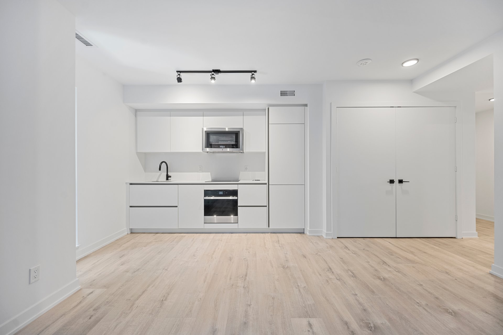 327 King Street W 603