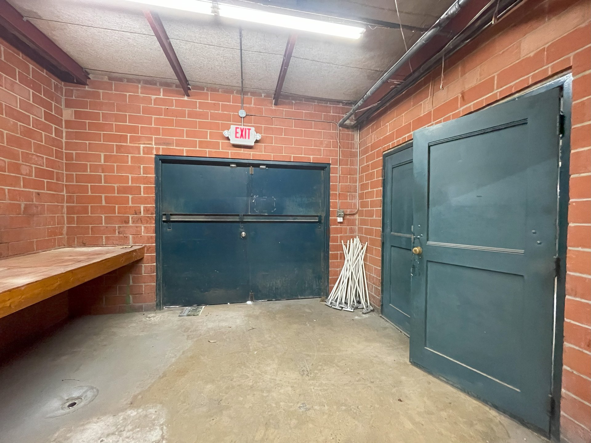 1202 N Flores | For Lease