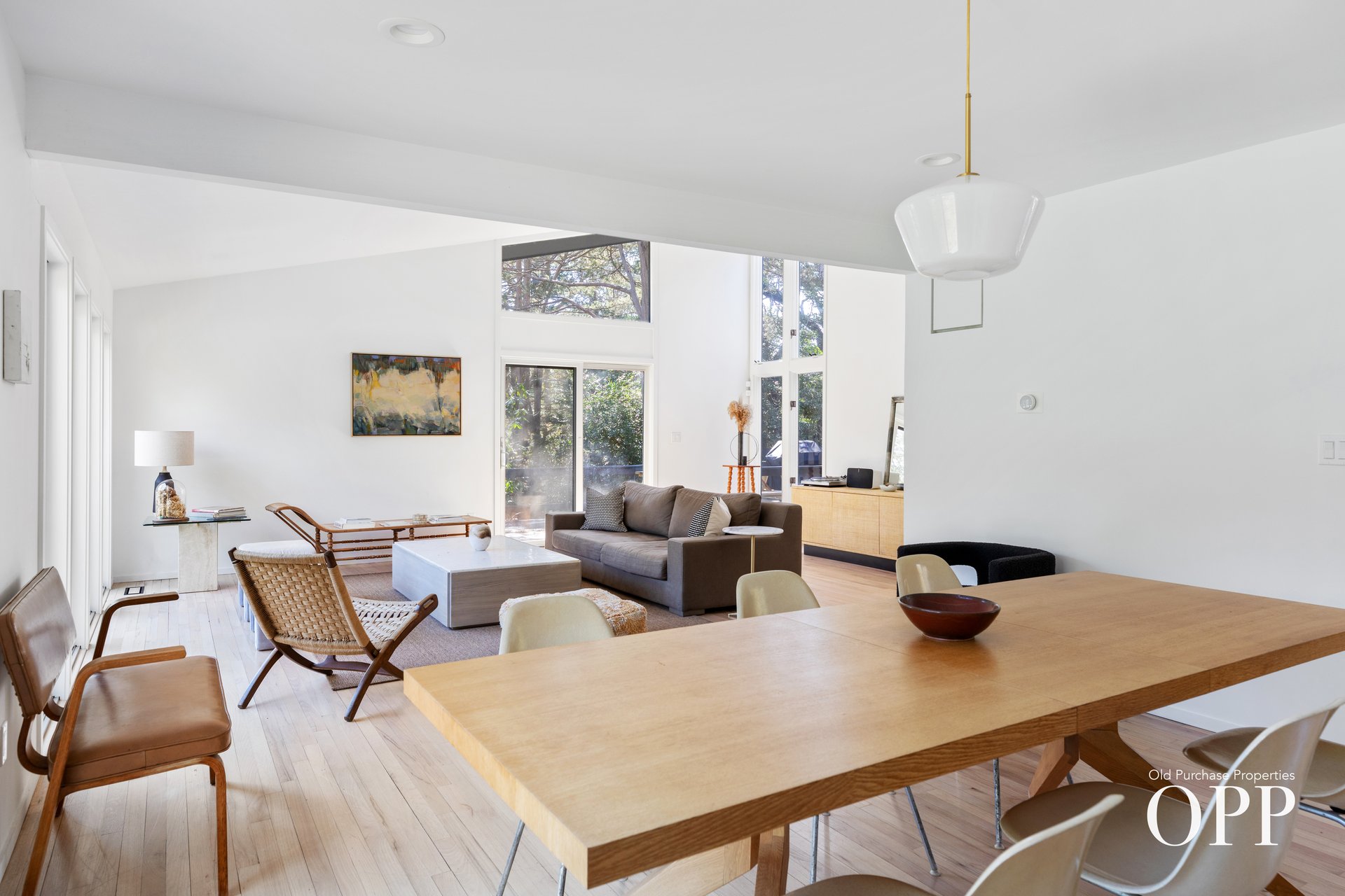 A MODERN RETREAT IN PRIME LOCATION