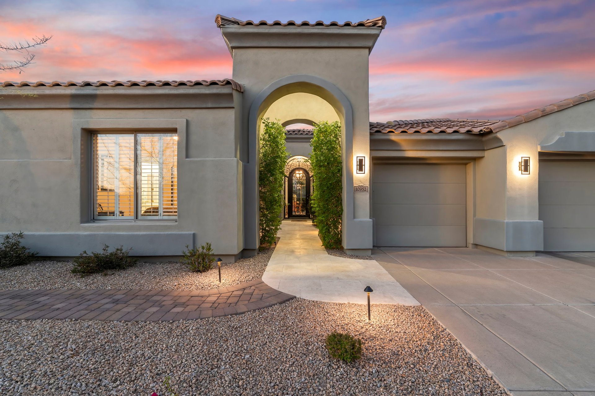 10952 E KORA Lane