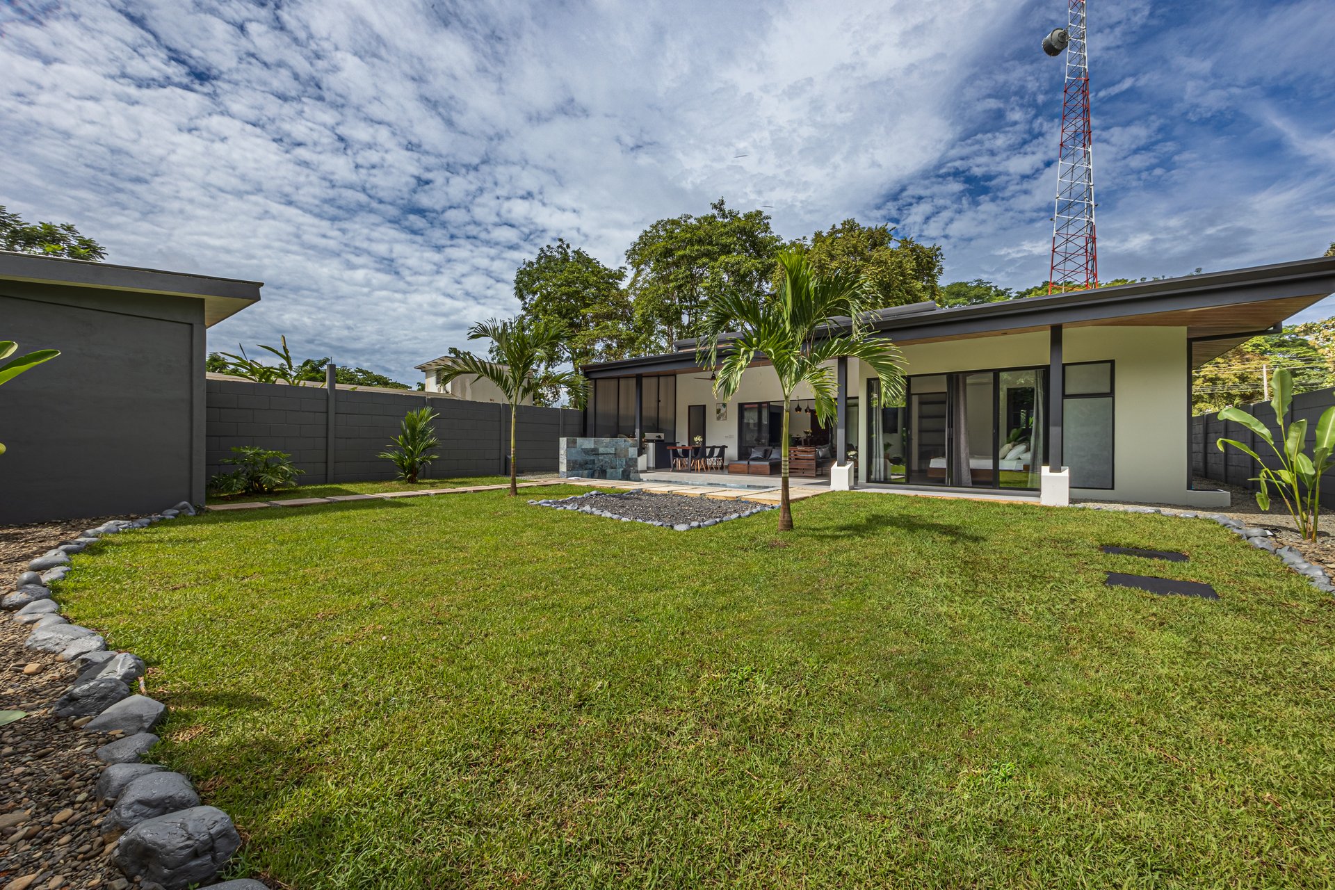 Tropica House a Luxurious Oasis in the Heart of Uvita!