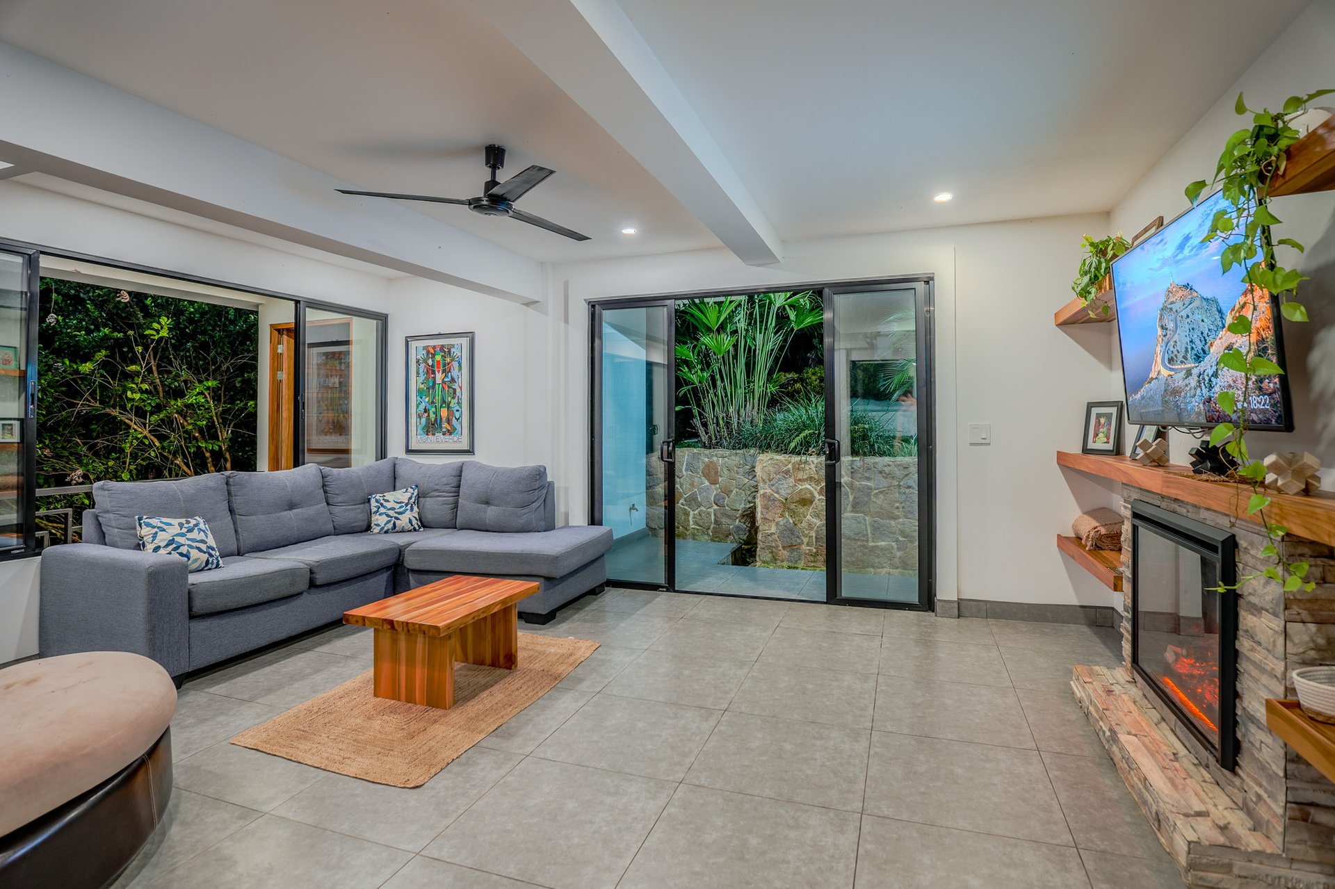 Casa La Roca, Whale's Tail 3 Bedroom Home In Uvita!