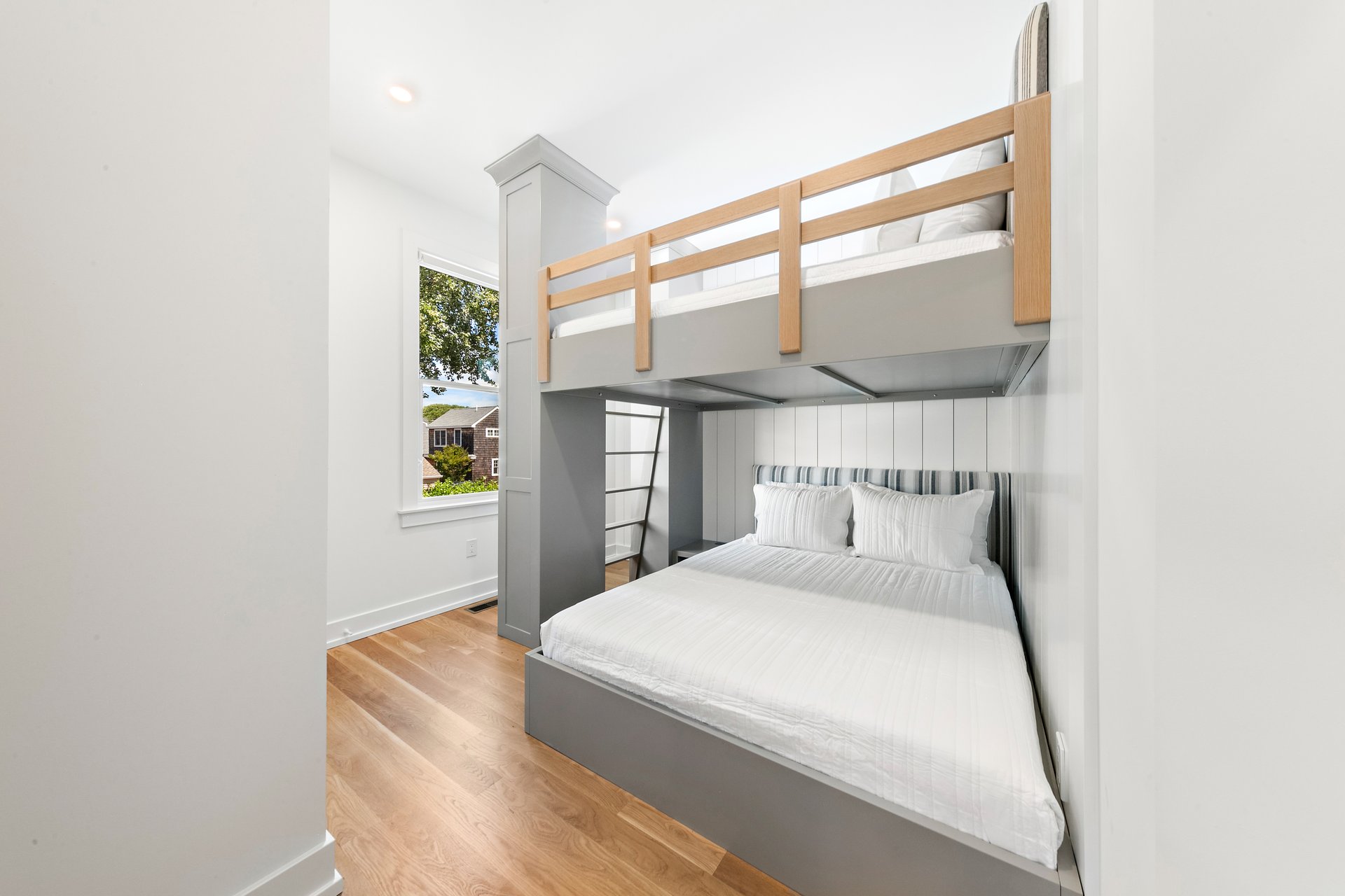 1110 S Beach Avenue, Beach Haven